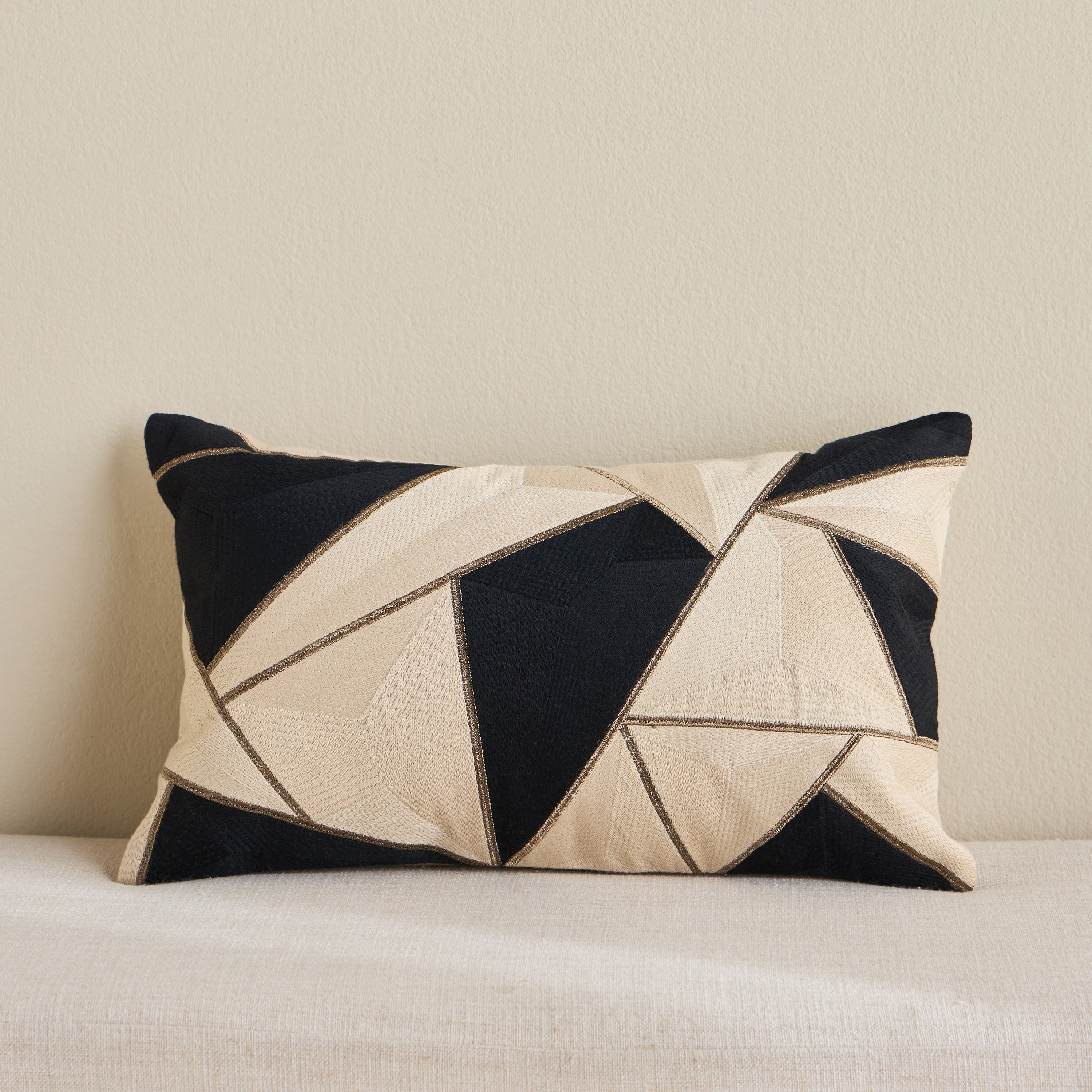 وسادة محشوة مطرزة - فانوس - 30x50 سم-household-cushionsandthrows-filledcushions-decorativecushions-image-1