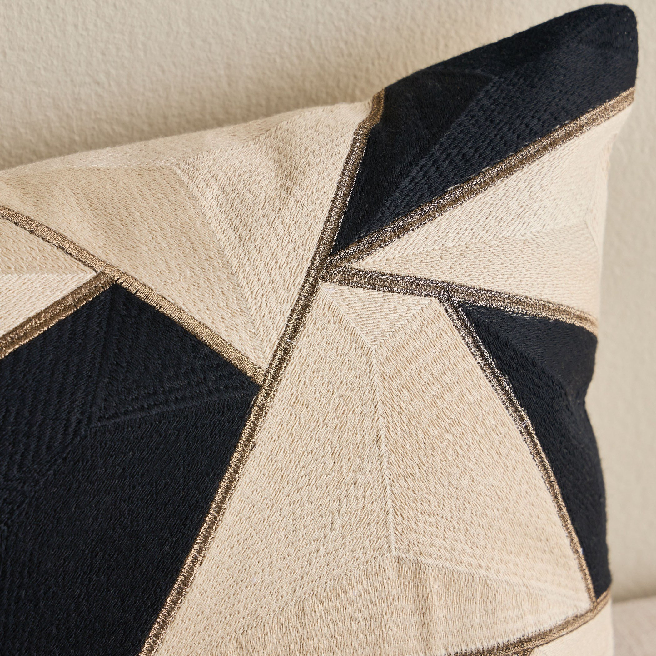 وسادة محشوة مطرزة - فانوس - 30x50 سم-household-cushionsandthrows-filledcushions-decorativecushions-image-2
