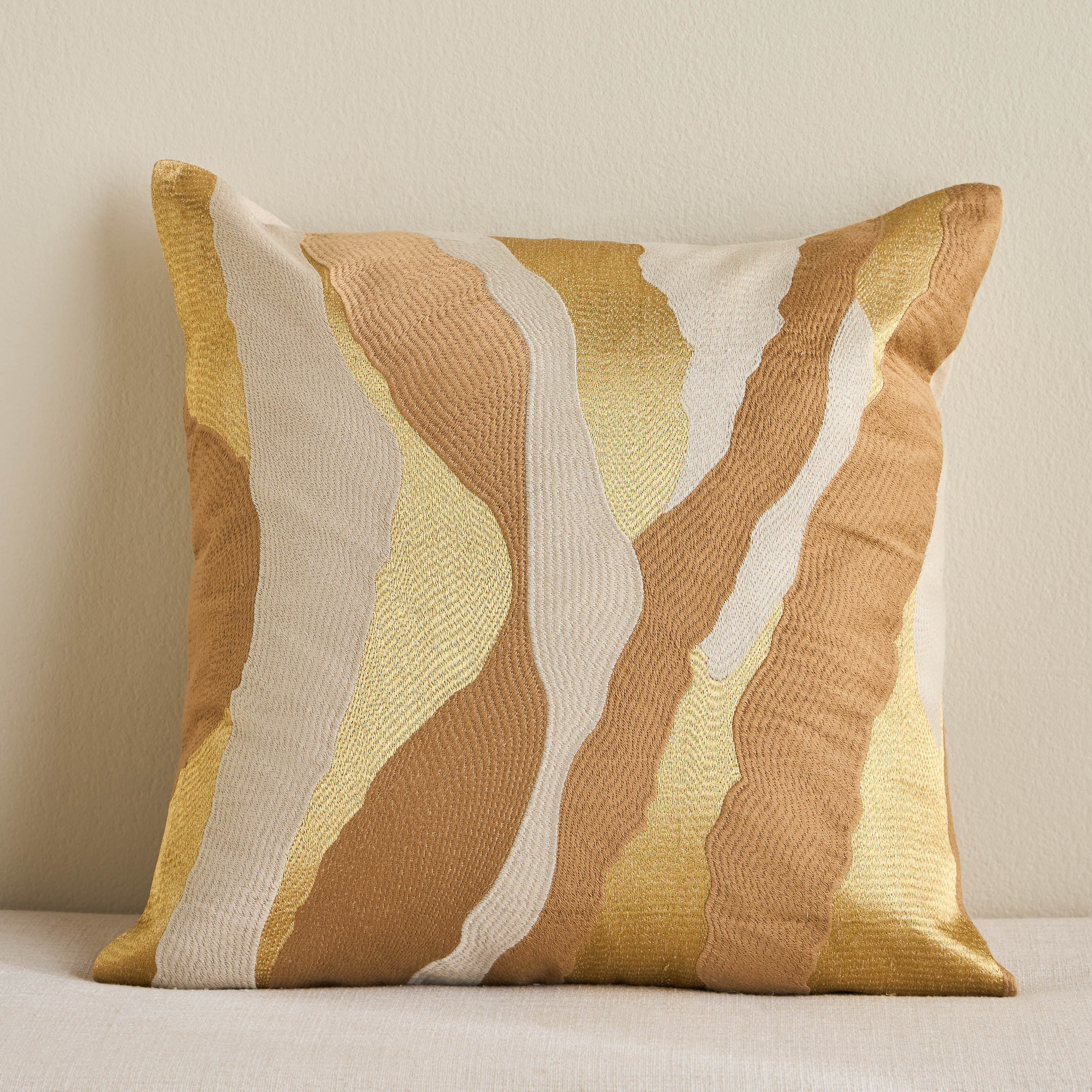 غطاء وسادة بتطريز تجريدي - دهب - 50x50 سم-household-cushionsandthrows-cushioncovers-image-1