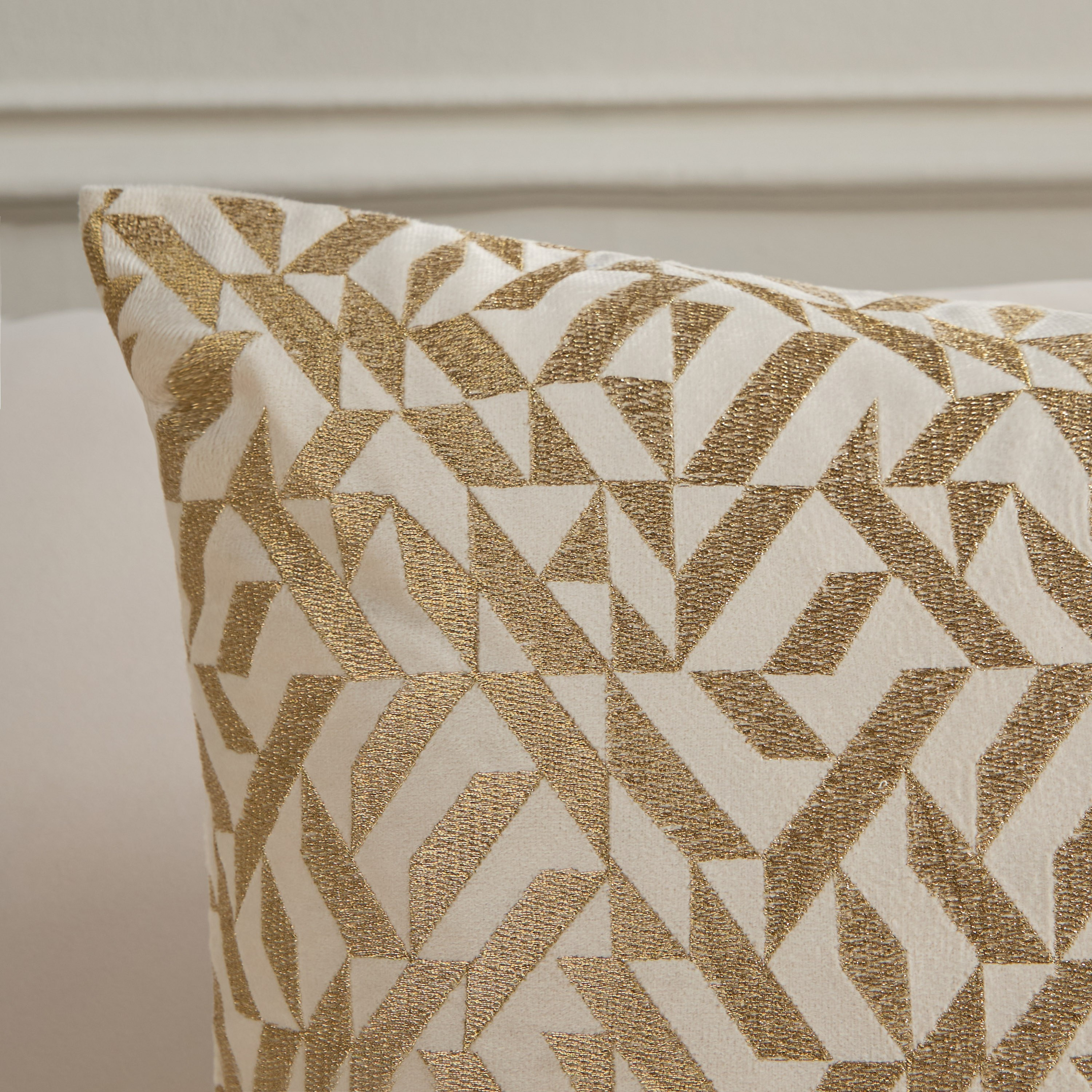وسادة محشوة مطرزة - تخريمة - 50x50 سم-household-cushionsandthrows-filledcushions-decorativecushions-image-6