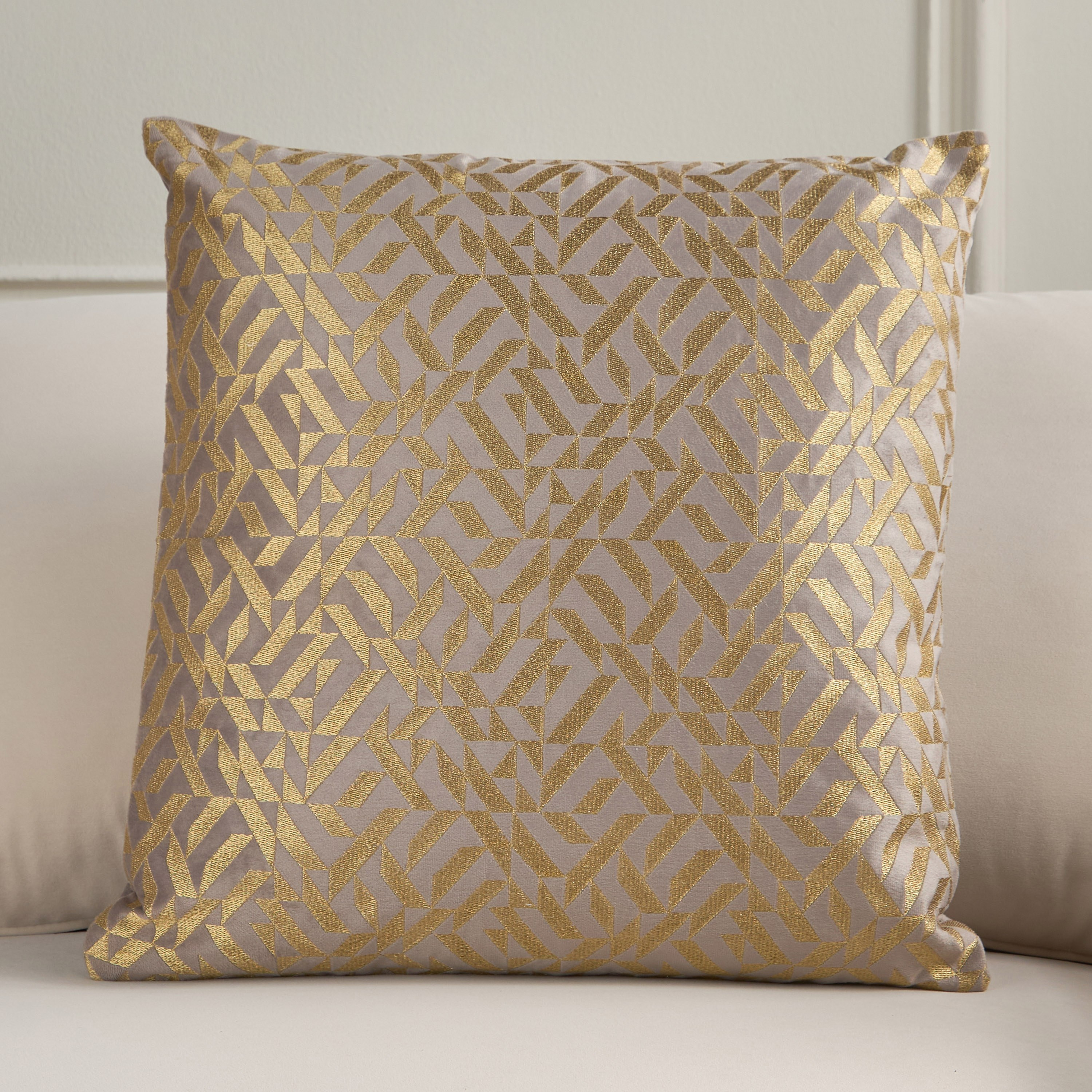 وسادة محشوة مطرزة - تخريمة - 50x50 سم-household-cushionsandthrows-filledcushions-decorativecushions-image-13