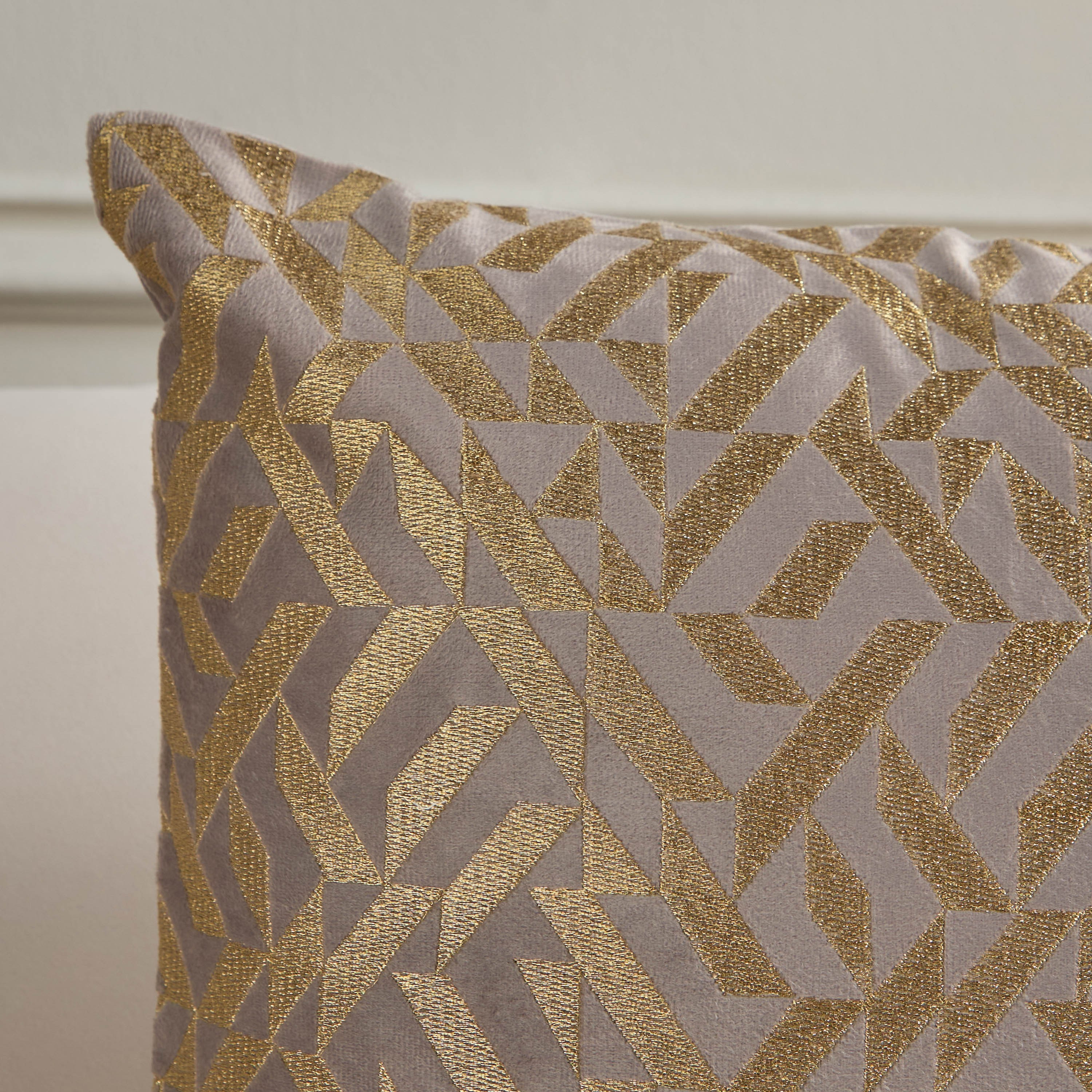 وسادة محشوة مطرزة - تخريمة - 50x50 سم-household-cushionsandthrows-filledcushions-decorativecushions-image-14