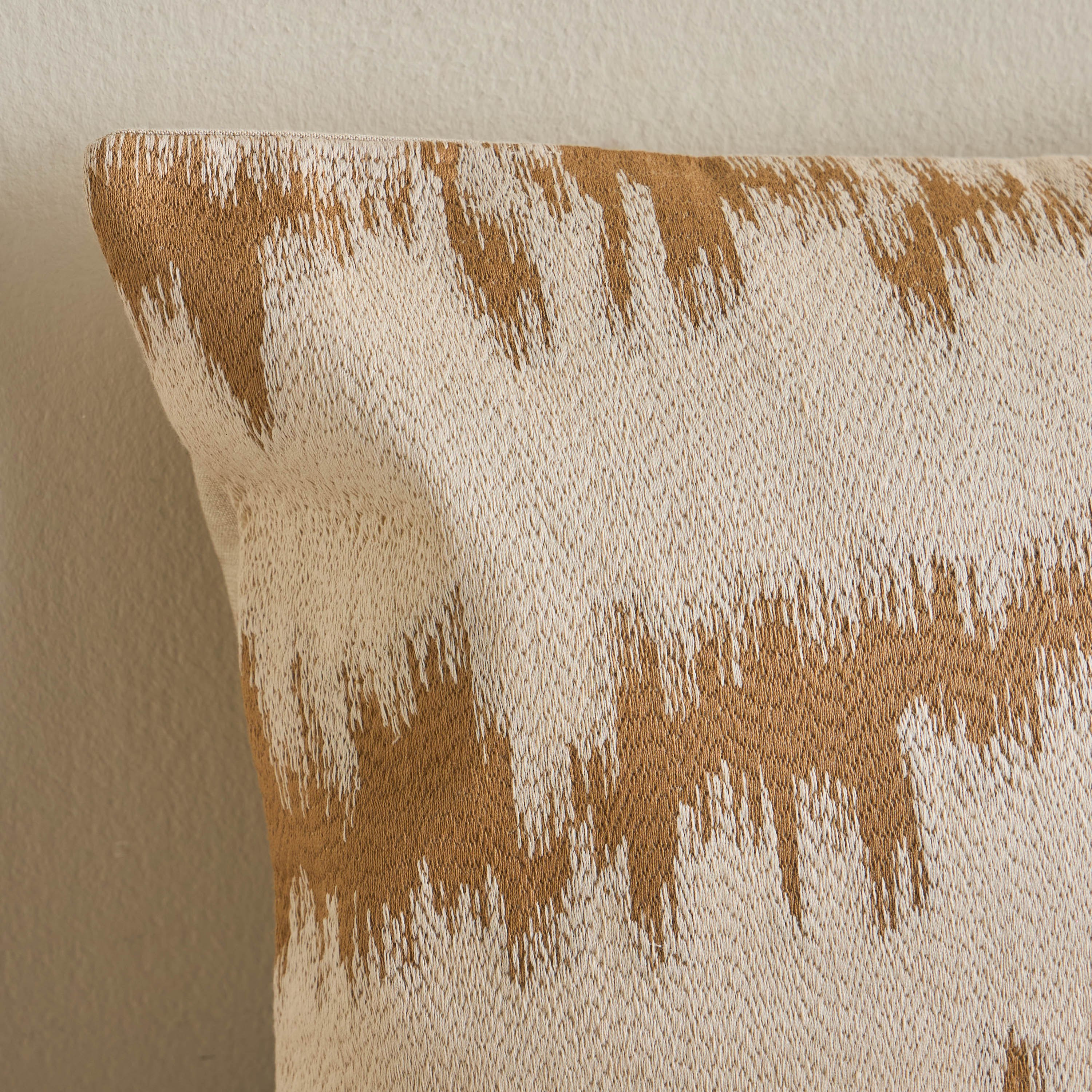 غطاء وسادة بتطريز تجريدي - دهب - 50x50 سم-household-cushionsandthrows-cushioncovers-image-10