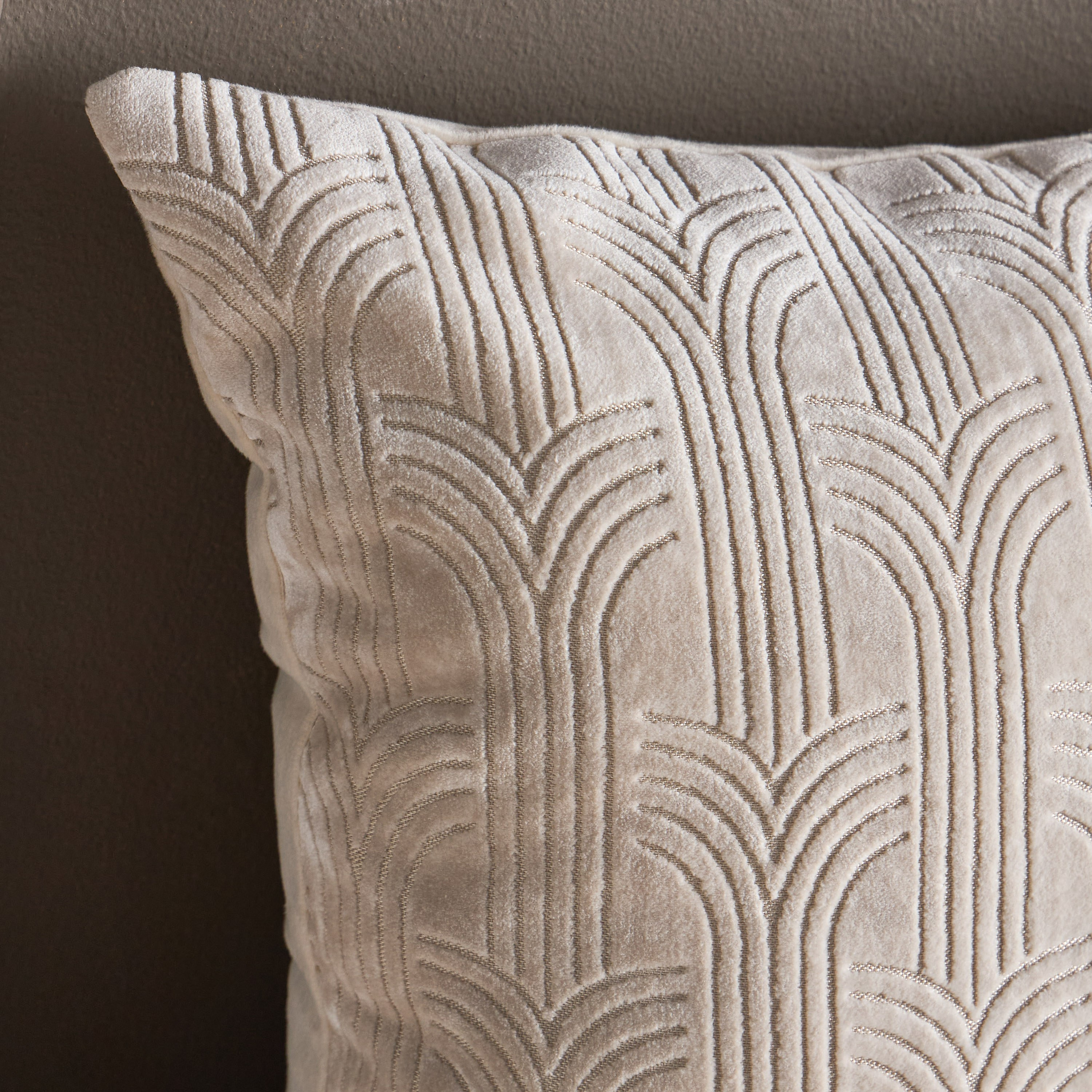 Aqwas Jacquard Filled Cushion - 50x50 cm-household-cushionsandthrows-filledcushions-decorativecushions-image-10