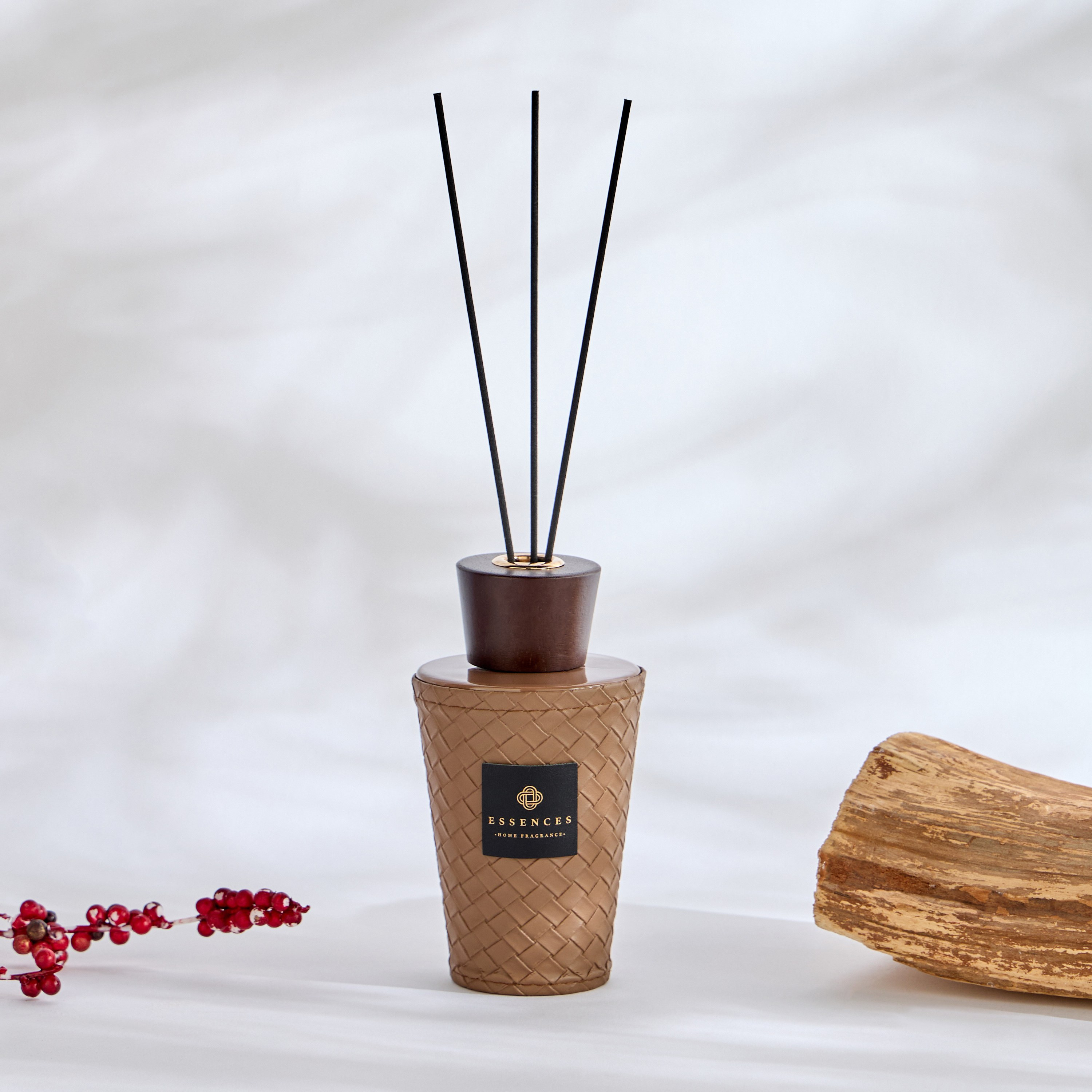 موزع عطور بأعواد ليذر براون - إيسينزا - 300 مل-household-homefragrance-reeddiffusers-image-1