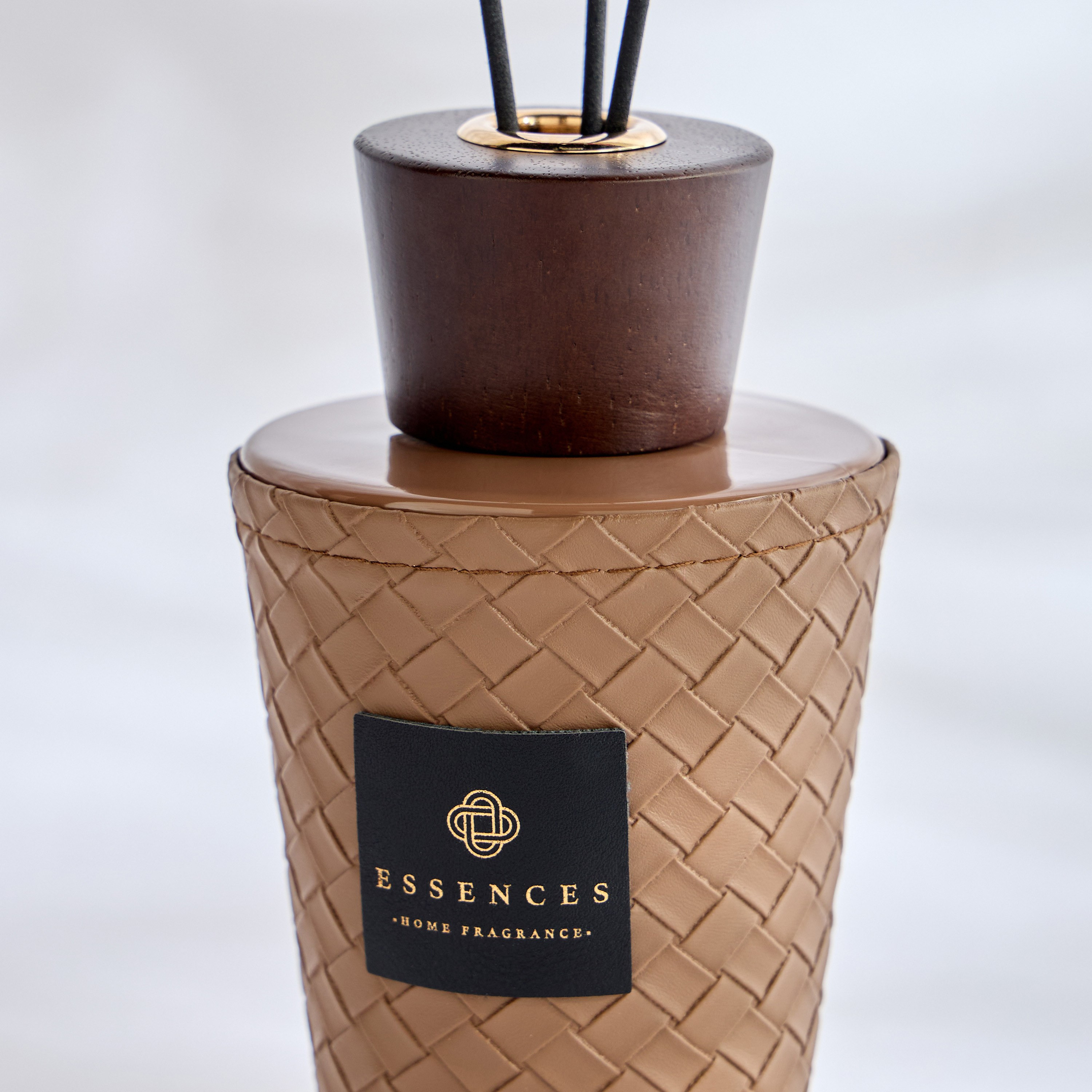 موزع عطور بأعواد ليذر براون - إيسينزا - 300 مل-household-homefragrance-reeddiffusers-image-3
