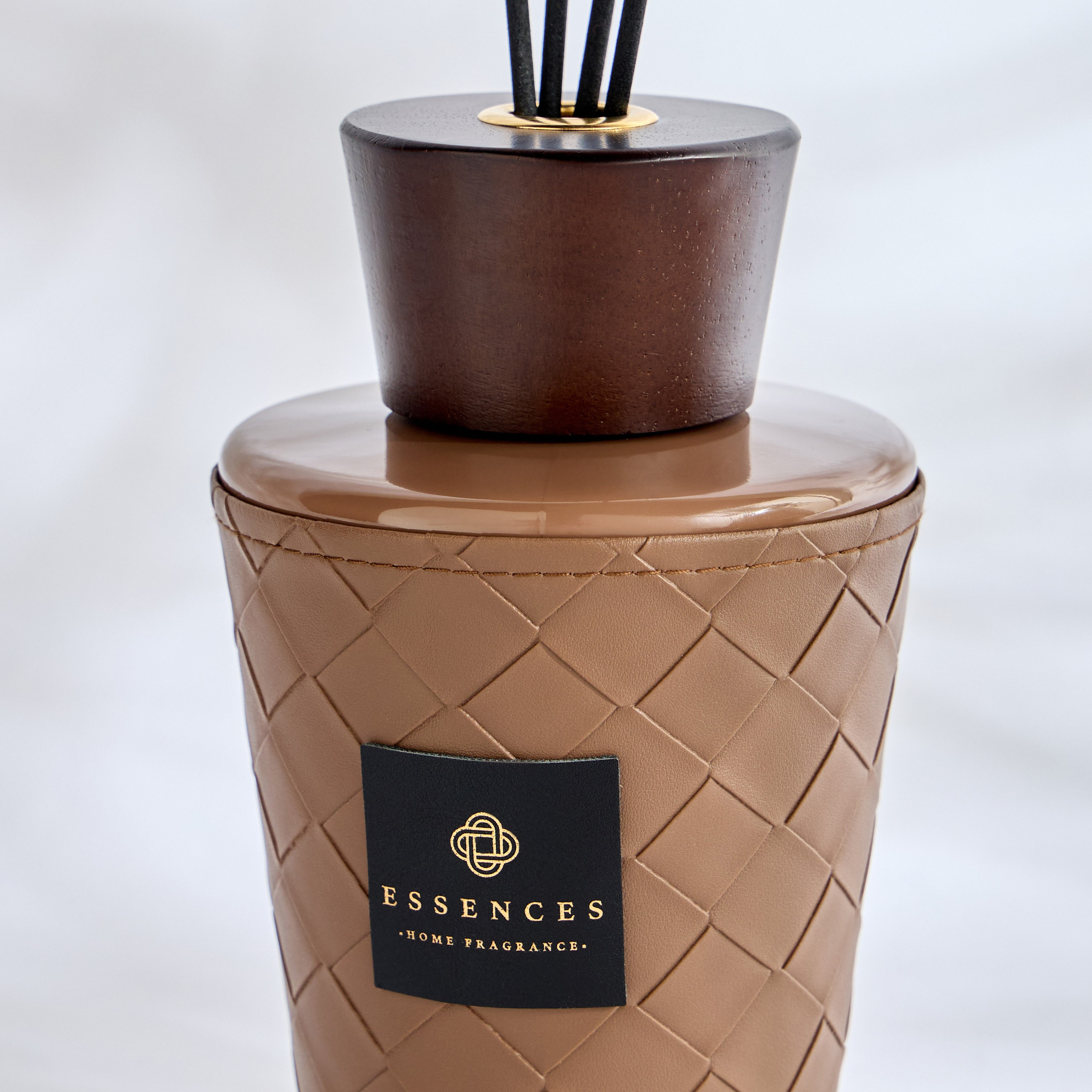 Essenza Leather Brown Reed Diffuser - 1000 ml-household-homefragrance-reeddiffusers-image-3