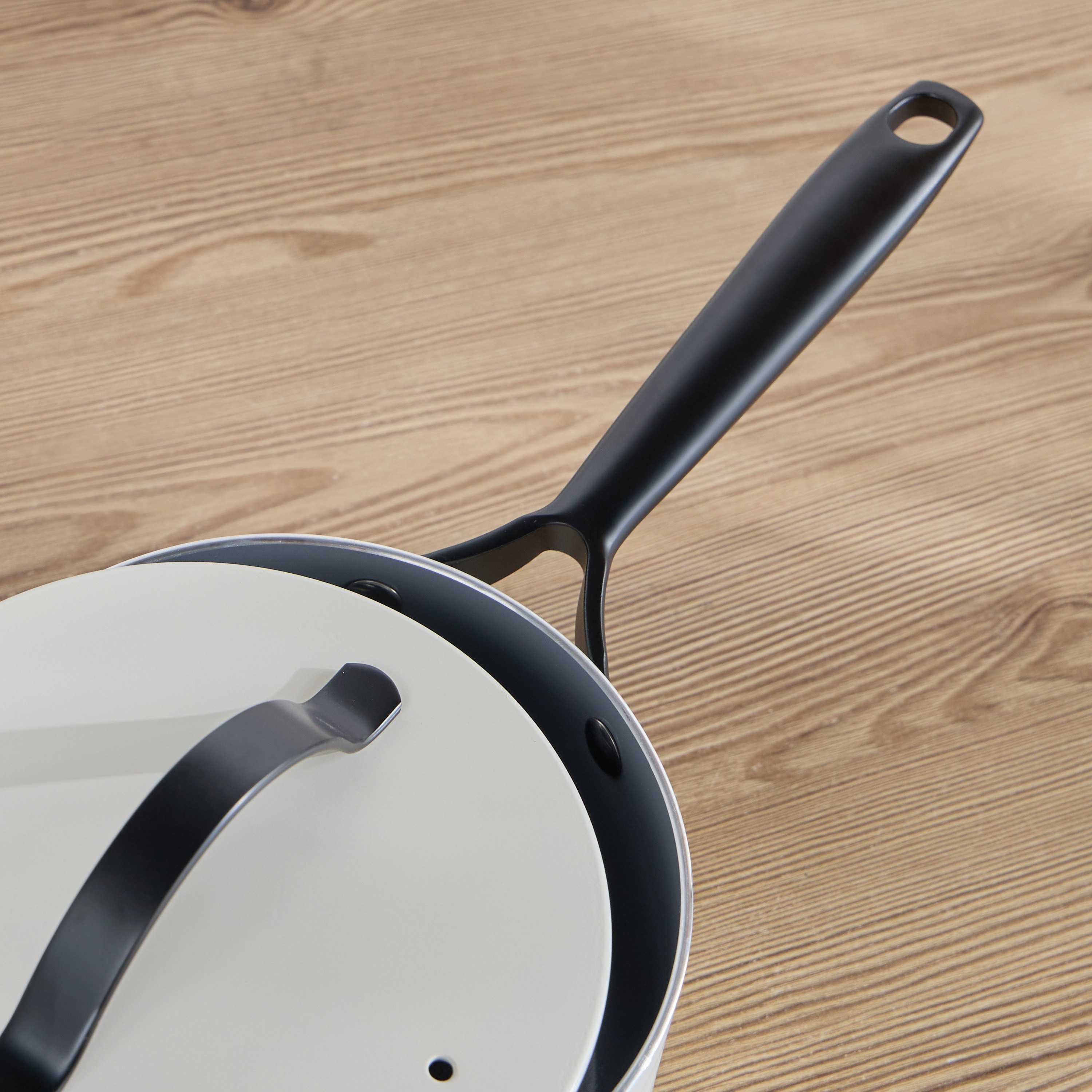 Pristine Aluminium Non-Stick Saucepan - 16 cm-household-kitchen-cookware-potsandpans-image-2