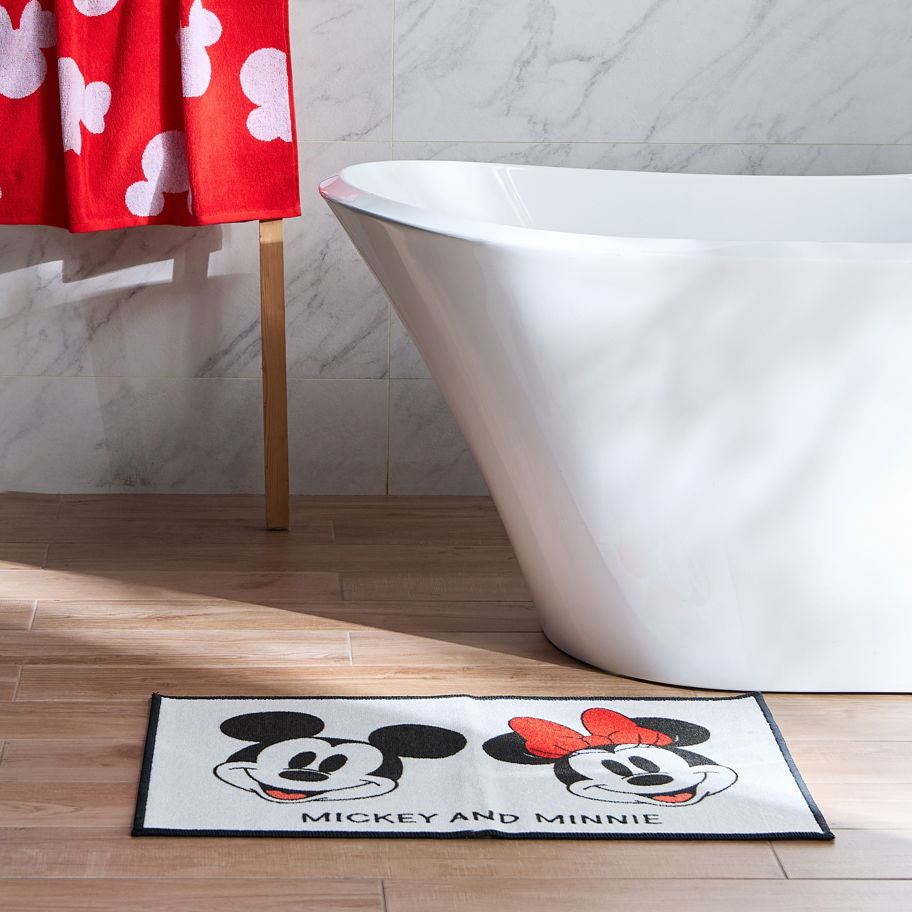 سجادة حمام بتصميم ميكي وميني - 50x80 سم-babyandkids-bathandstorage-bath-bathmats-image-4