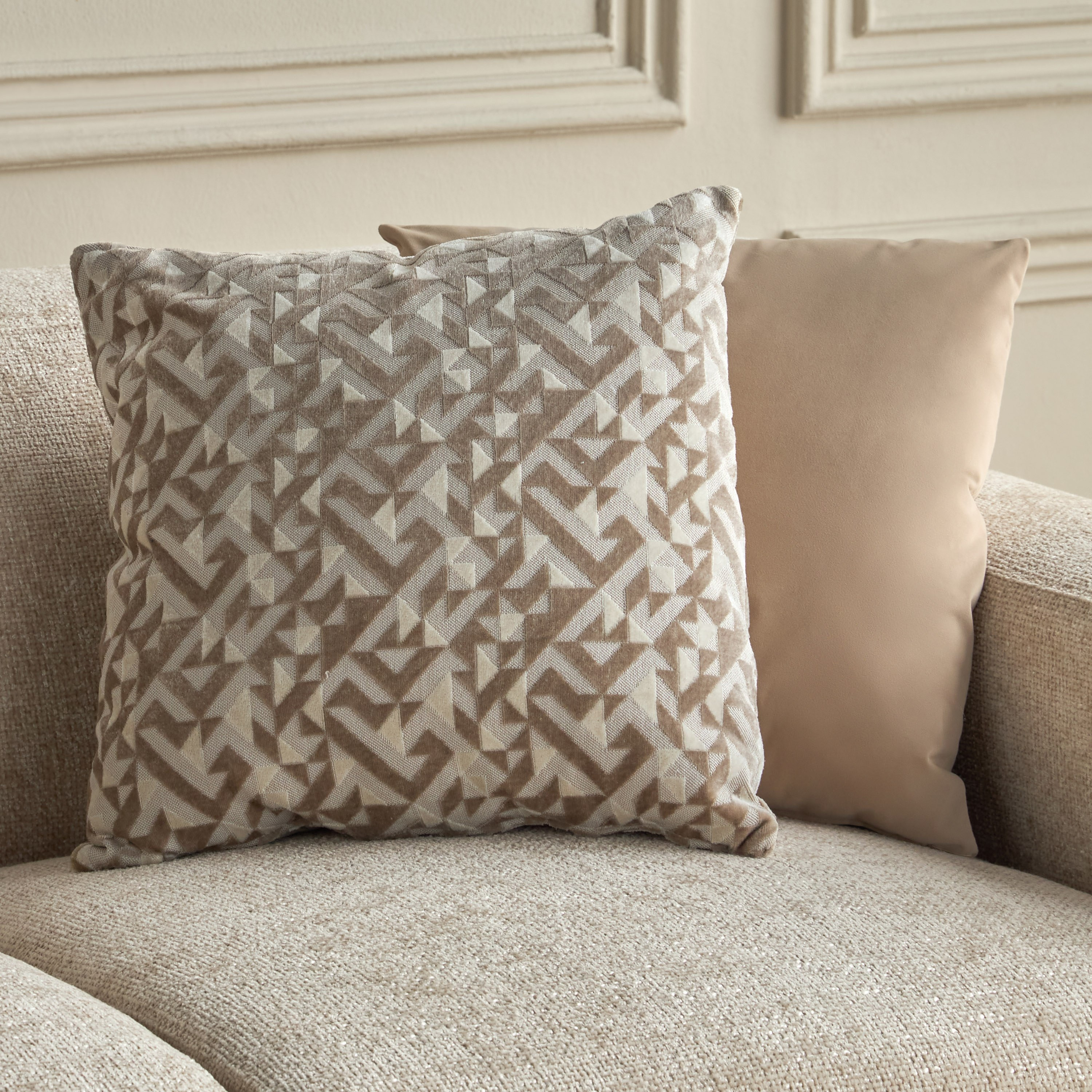 كنبة قماش بـ3 مقاعد - إلماس-furniture-sofaandseating-sofasandsofasets-image-7