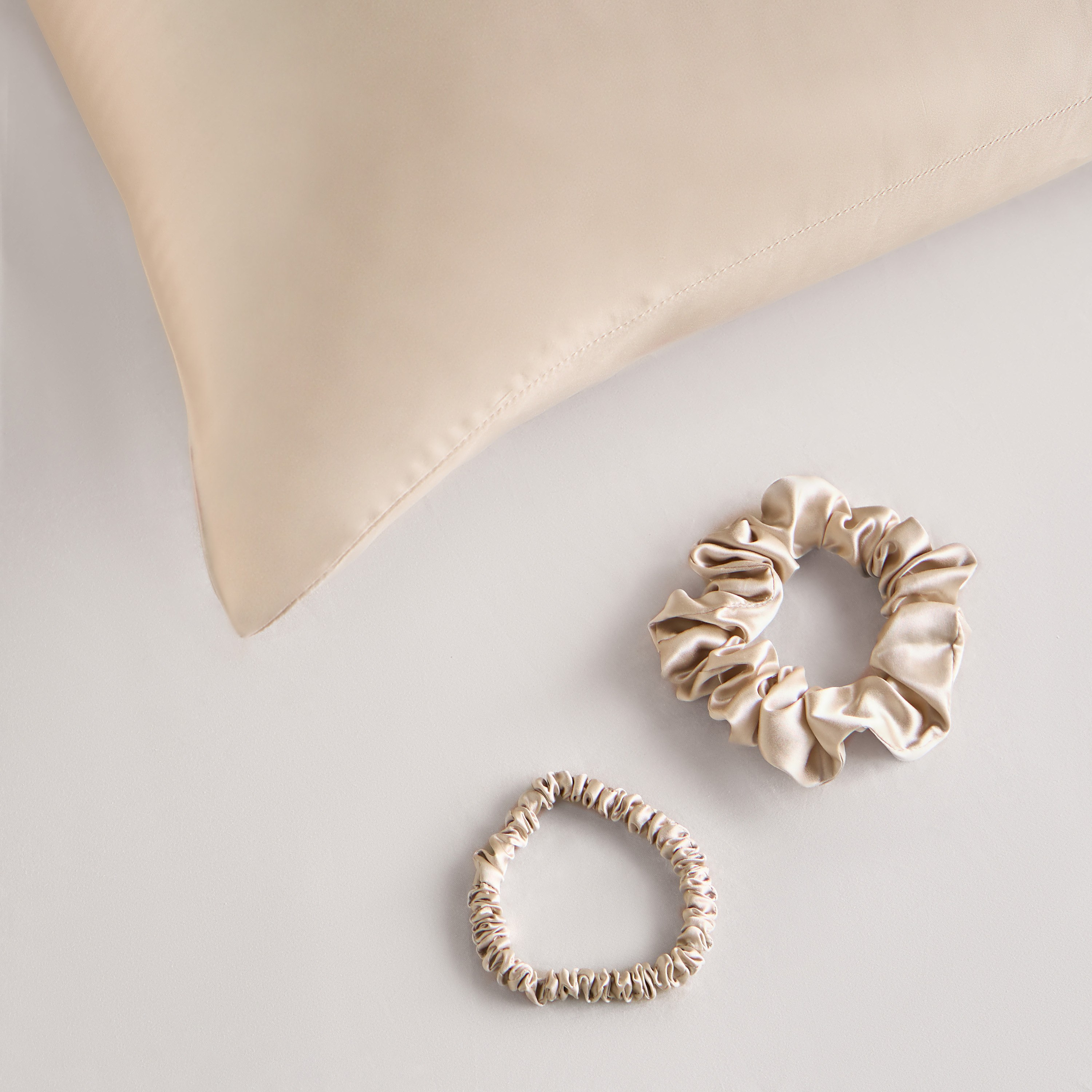 Veloura Mulberry Silk Pillowcase with Scrunchie and Hairband - 50x75 cm-household-bedding-sheetsandpillowcases-pillowcases-image-2