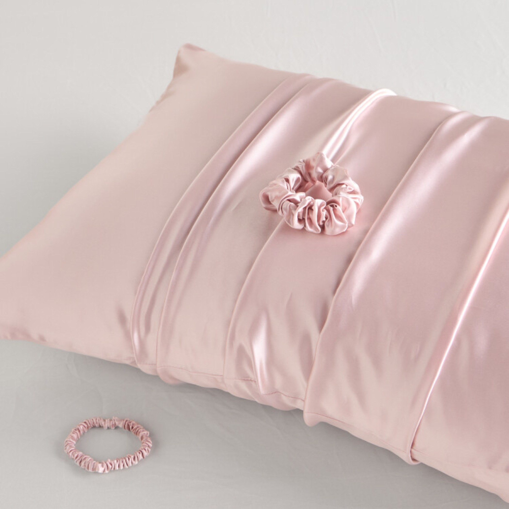 Veloura Mulberry Silk Pillowcase with Scrunchie and Hairband - 50x75 cm-household-bedding-sheetsandpillowcases-pillowcases-image-1