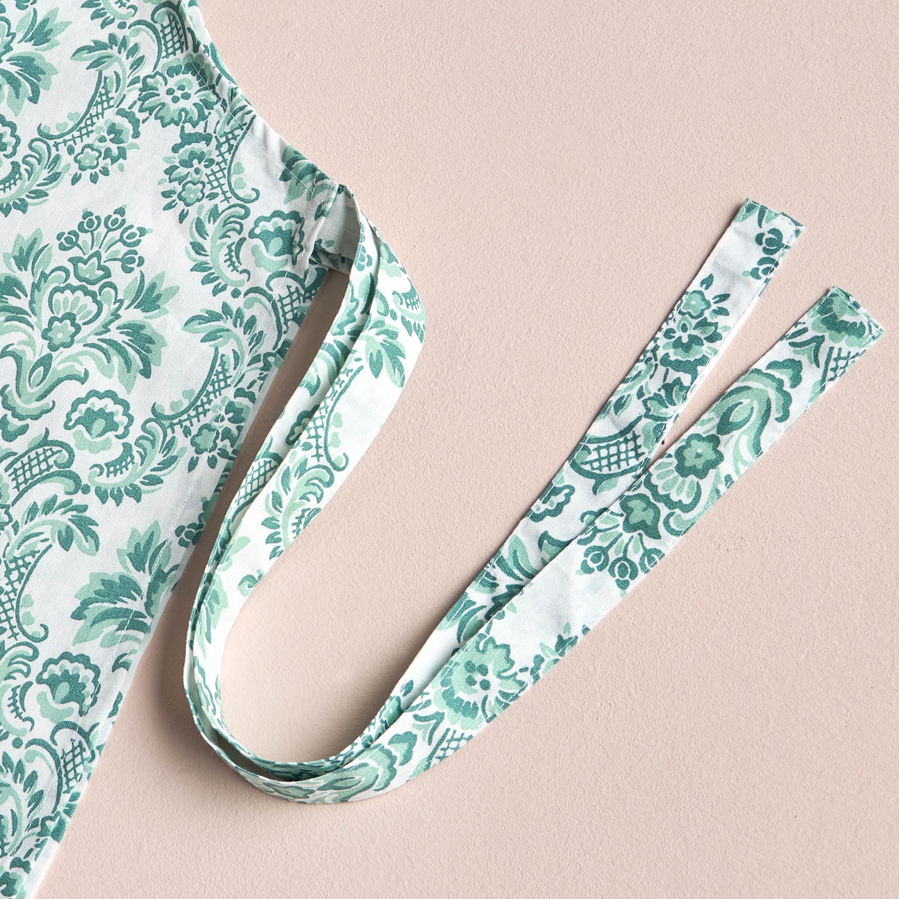 Isabella Apron - 60x70 cm-household-kitchen-kitchenlinen-apronsmittsandpotholders-image-3
