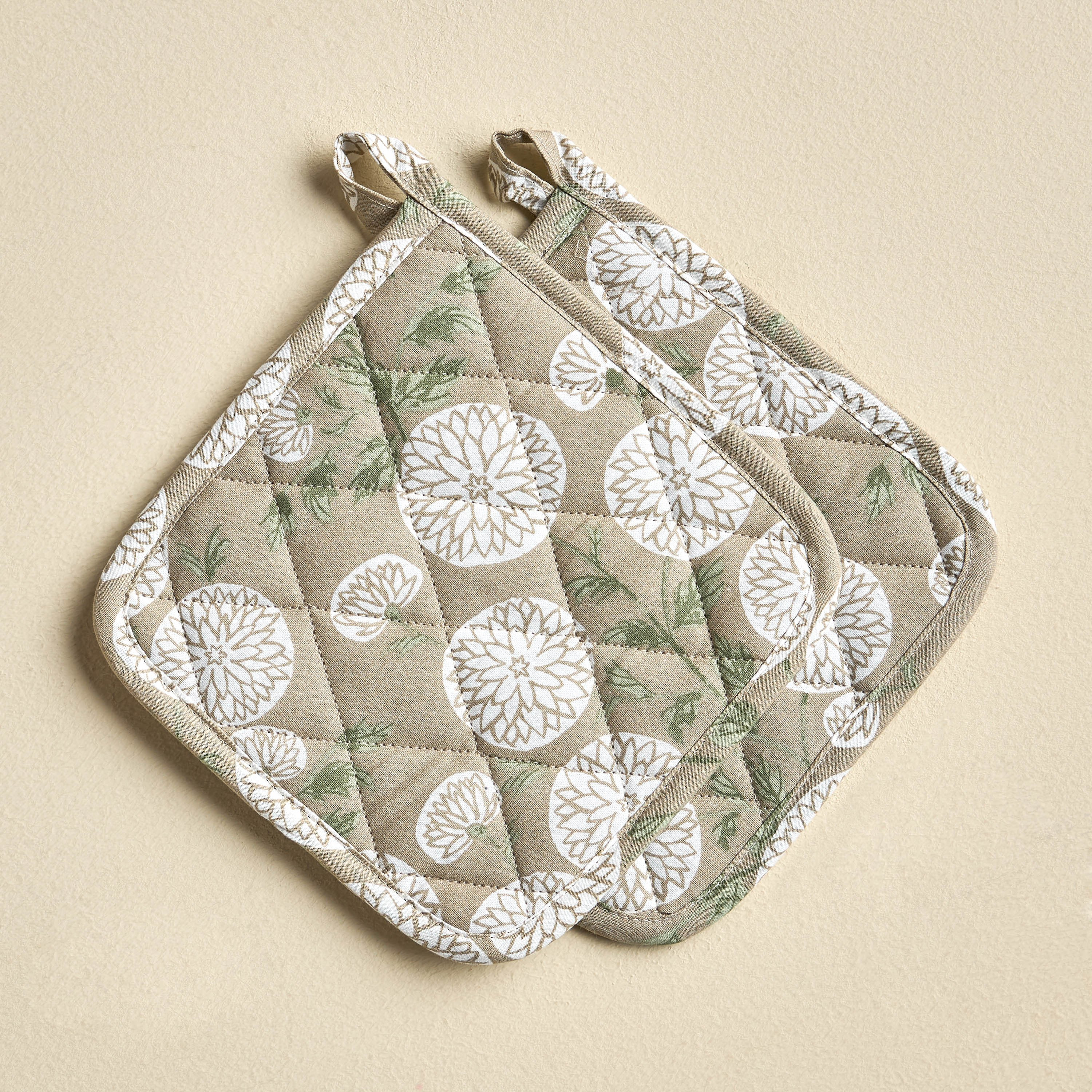 Bella Pot Holder - Set of 2-household-kitchen-kitchenlinen-apronsmittsandpotholders-image-1