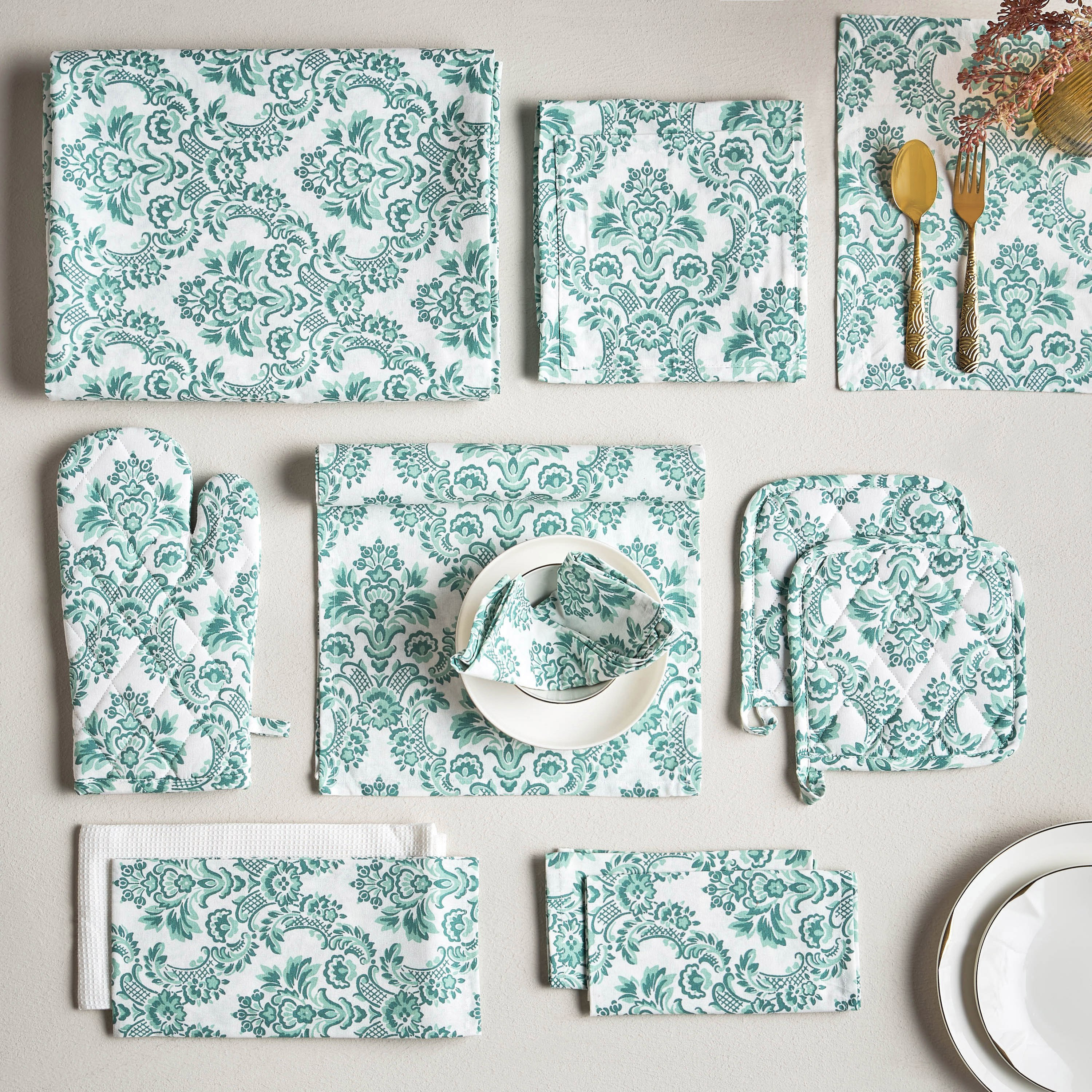 Isabella Table Cover - 150x250 cm-household-dining-tablelinen-runnersandtablecovers-image-4