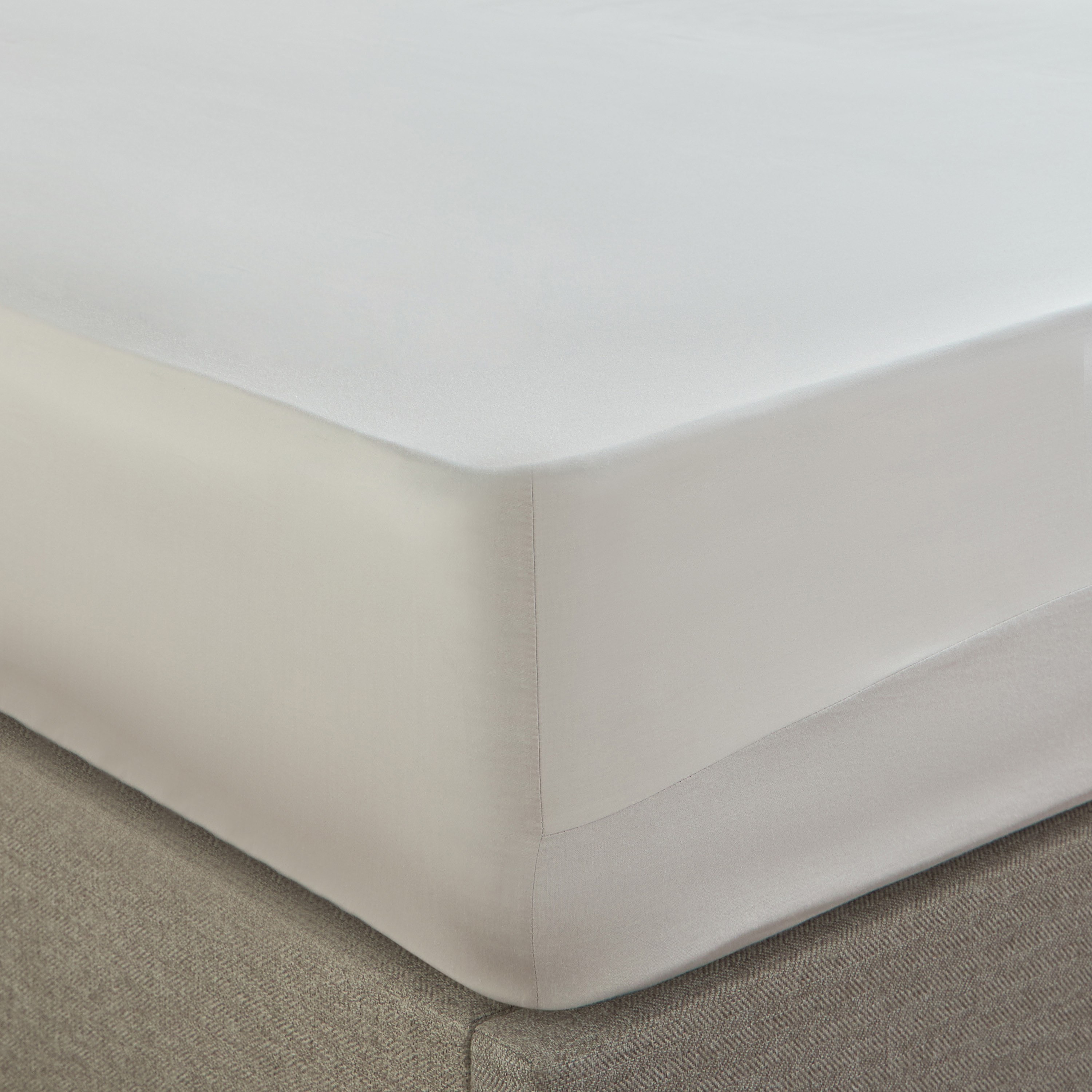 شرشف مطاطي كينج قطن بيما ساتان سادة بعدد خيوط 525 خيط - 180x205 سم-household-bedding-sheetsandpillowcases-fittedsheets-image-4