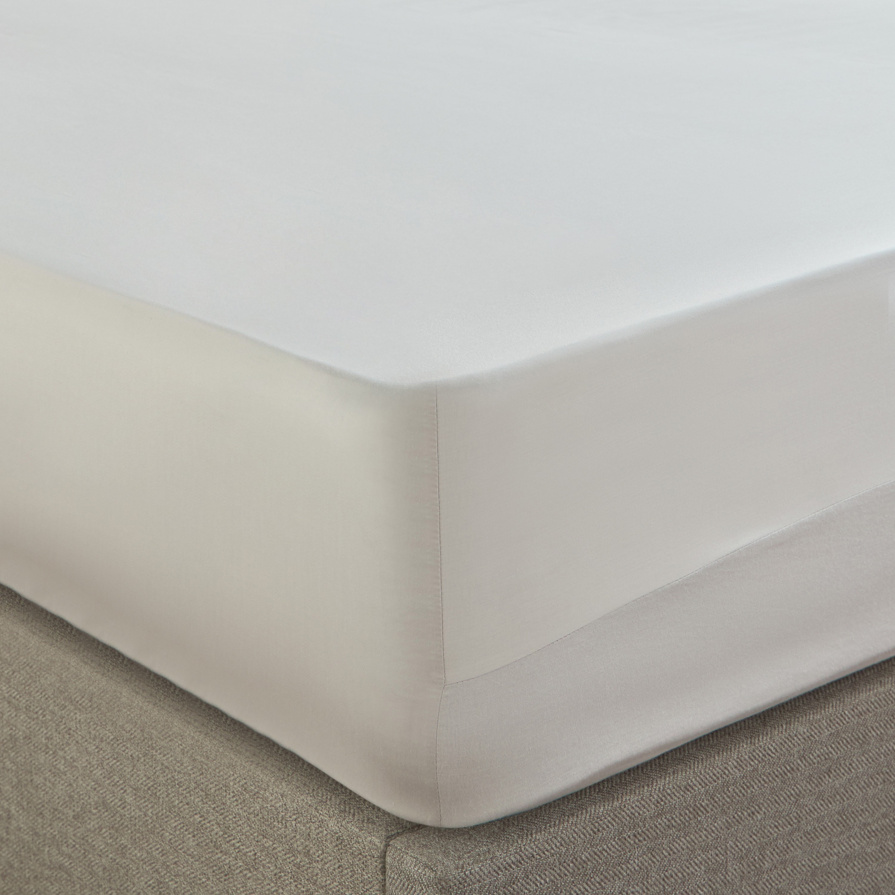 Solid Satin Pima Cotton 525 Thread Count Queen Fitted Sheet - 160x200 cm-household-bedding-sheetsandpillowcases-fittedsheets-image-1