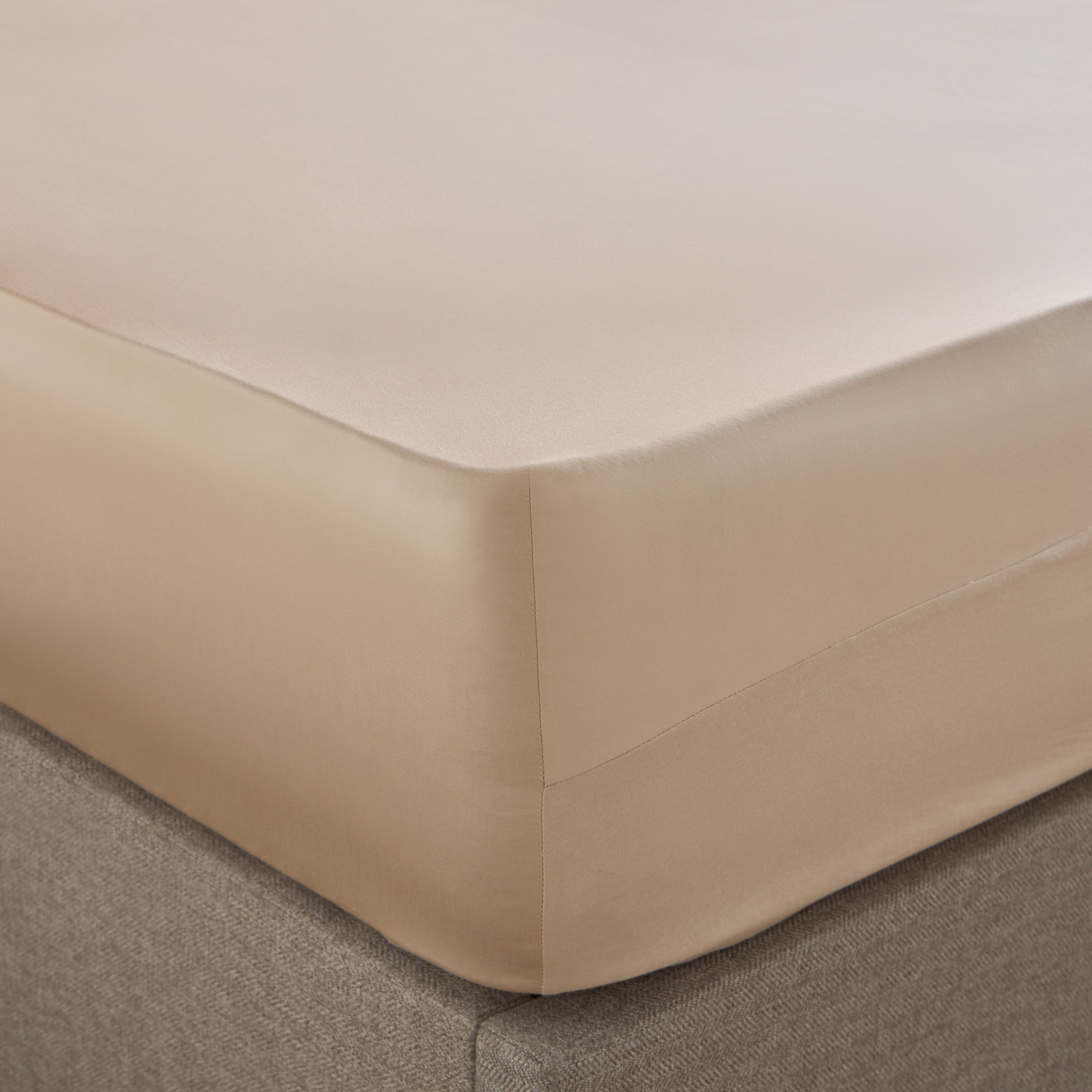 شرشف مطاطي سوبر كينج سادة من ساتان قطن بيما بعدد خيوط 525 خيط – 200×205 سم-household-bedding-sheetsandpillowcases-fittedsheets-image-1