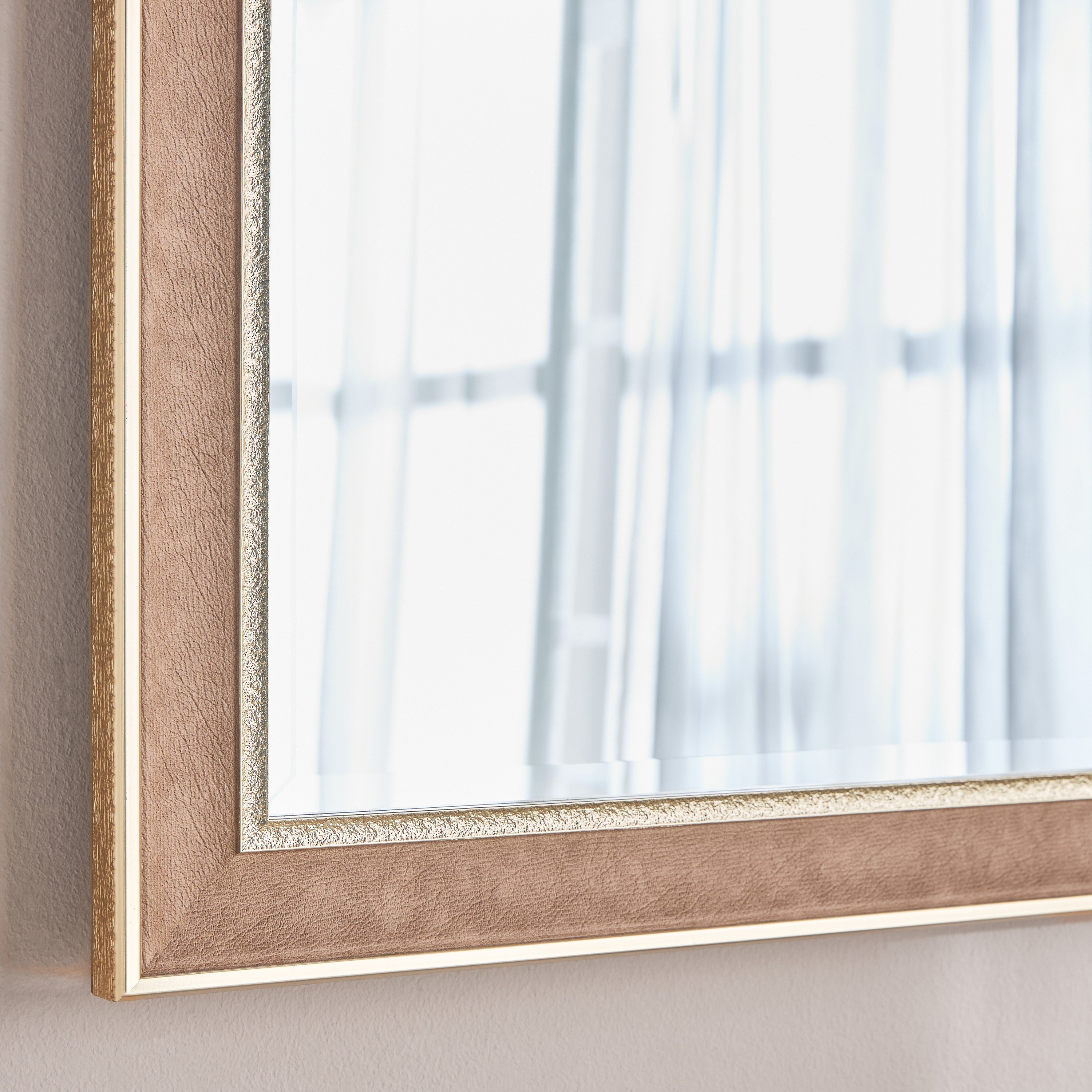 Desma Bevelled Wall Mirror - 92x132 cm-household-walldecorandmirrors-mirrors-wallmirrors-image-2