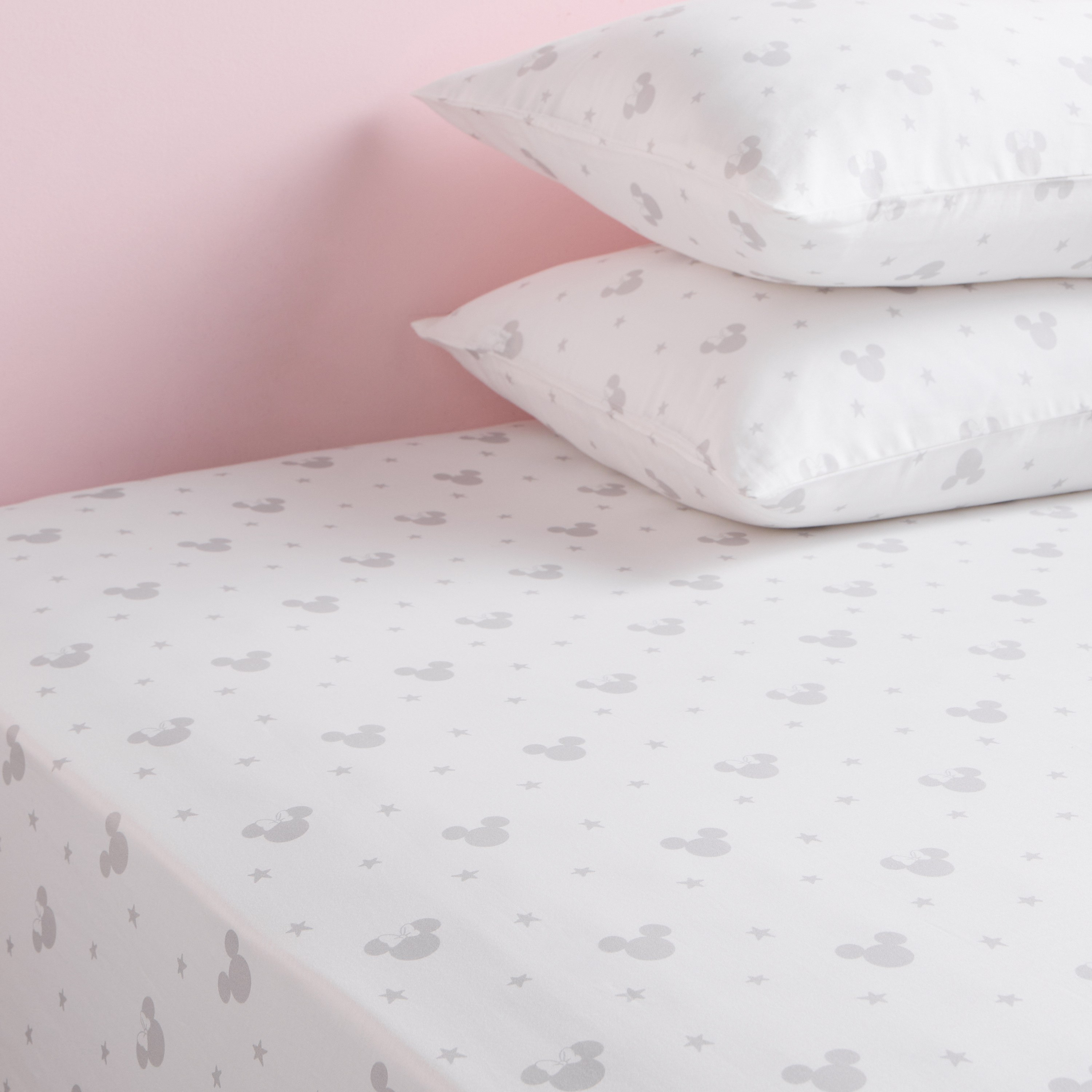 Mickey & Minnie Cotton 205 Thread Count Full Fitted Sheet - 120x200 cm-babyandkids-beddingandwindows-bedding-fittedandflatsheets-image-1