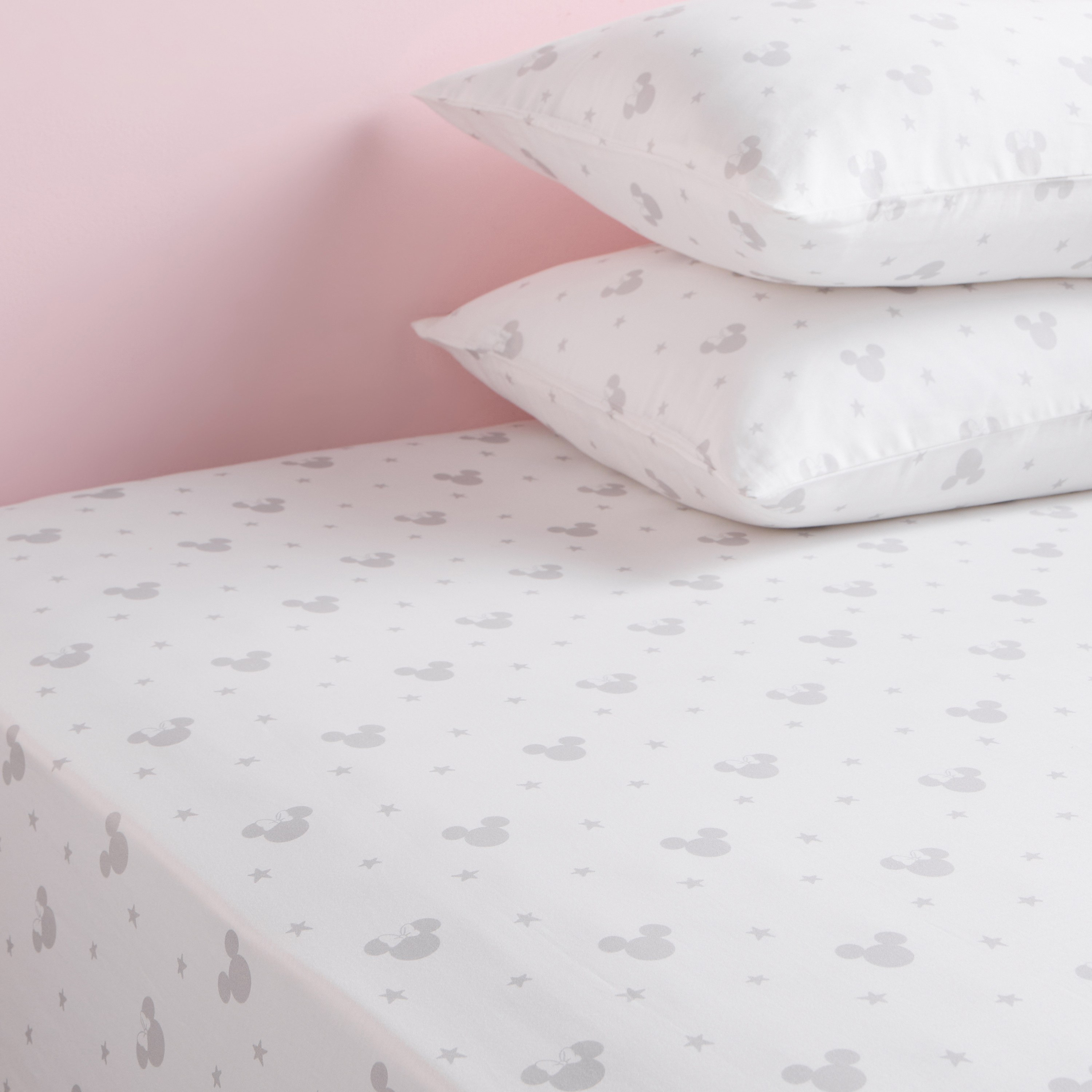 Mickey & Minnie Cotton 205 Thread Count Single Fitted Sheet - 90x200 cm-babyandkids-beddingandwindows-bedding-fittedandflatsheets-image-1