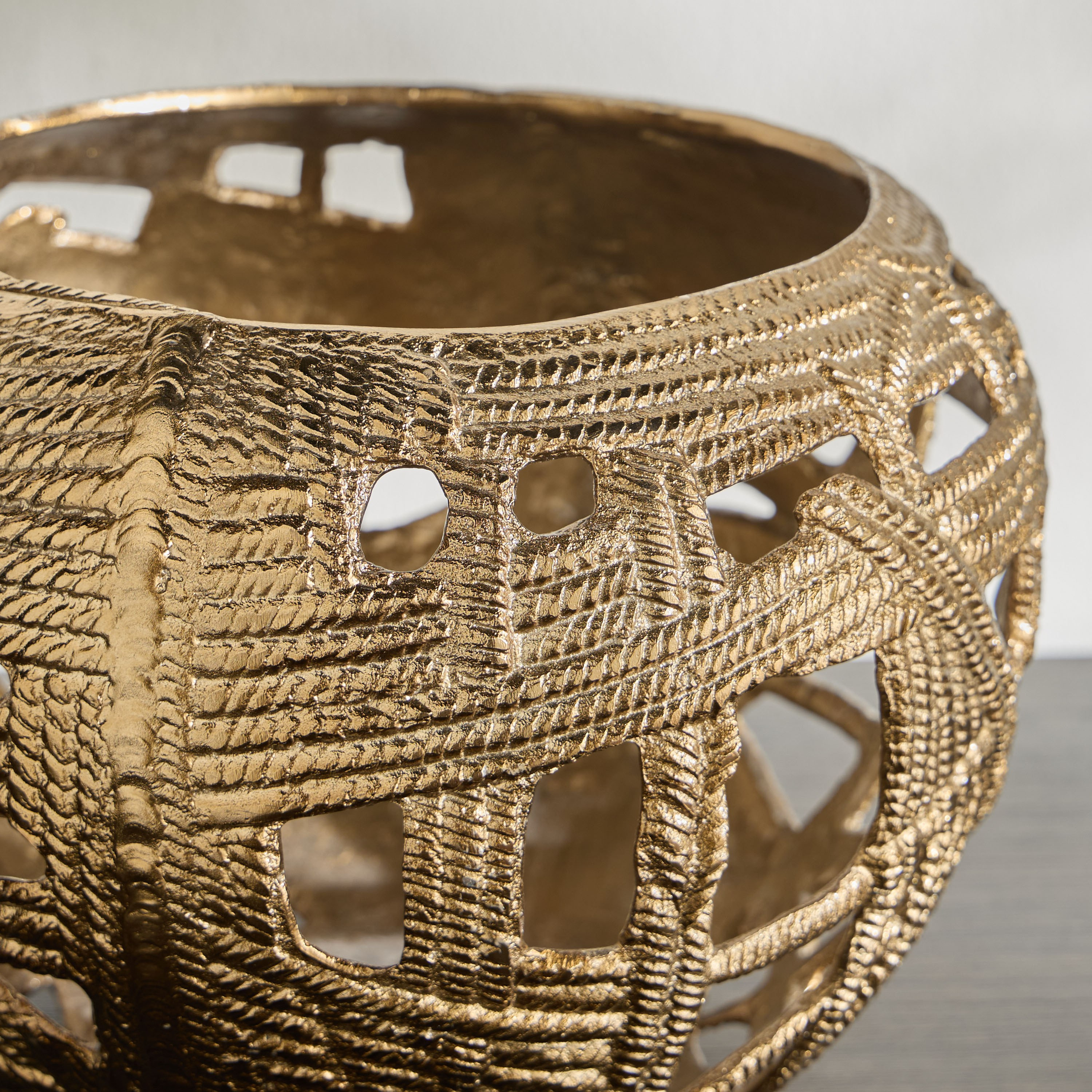 وعاء ديكور معدني - دهب ألورا - 35x35 سم-household-decor-vasesandbowls-image-2