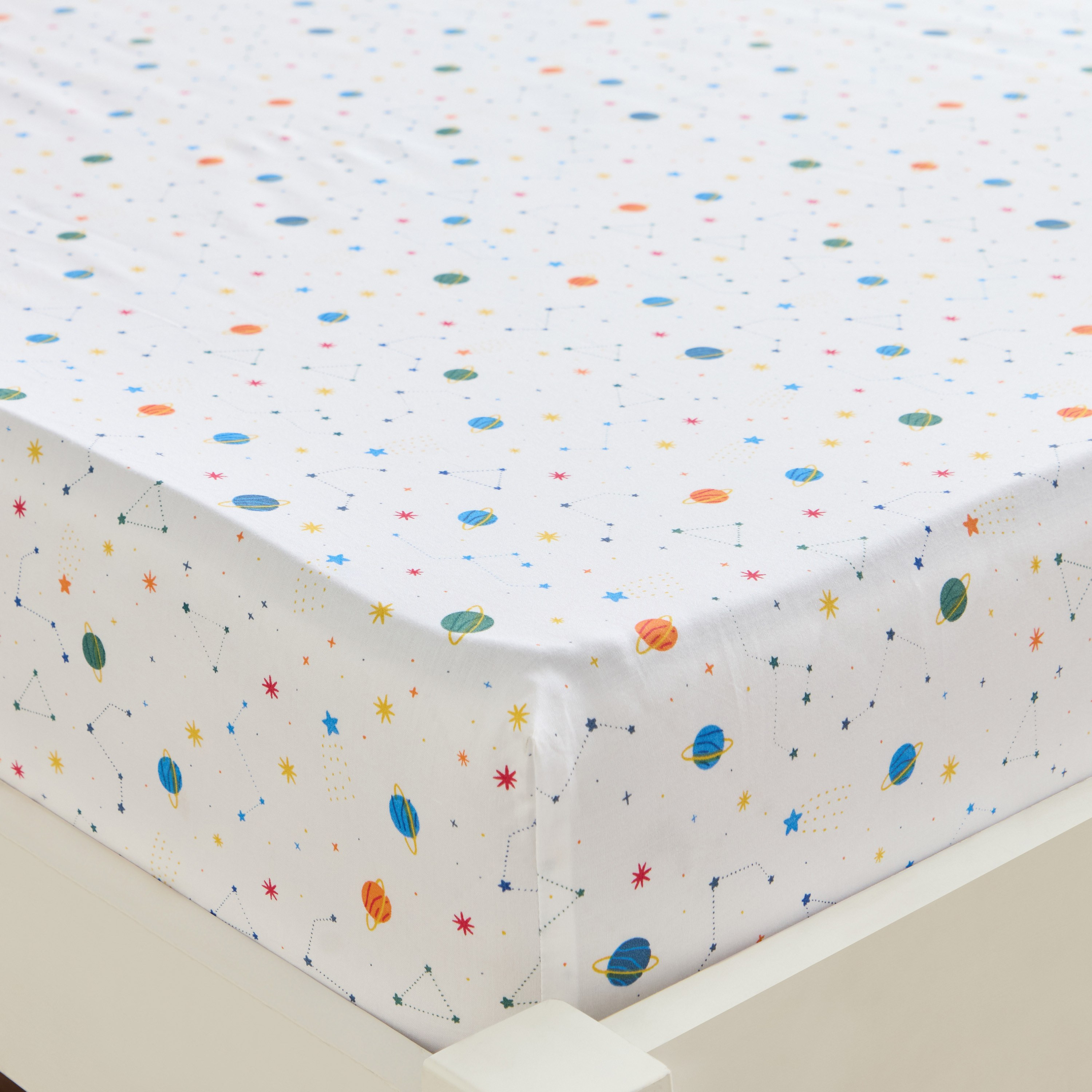 شرشف مطاطي كامل قطن عدد خيوط 200 بتصميم كواكب - دريمز - 120x200 سم-babyandkids-beddingandwindows-bedding-fittedandflatsheets-image-1