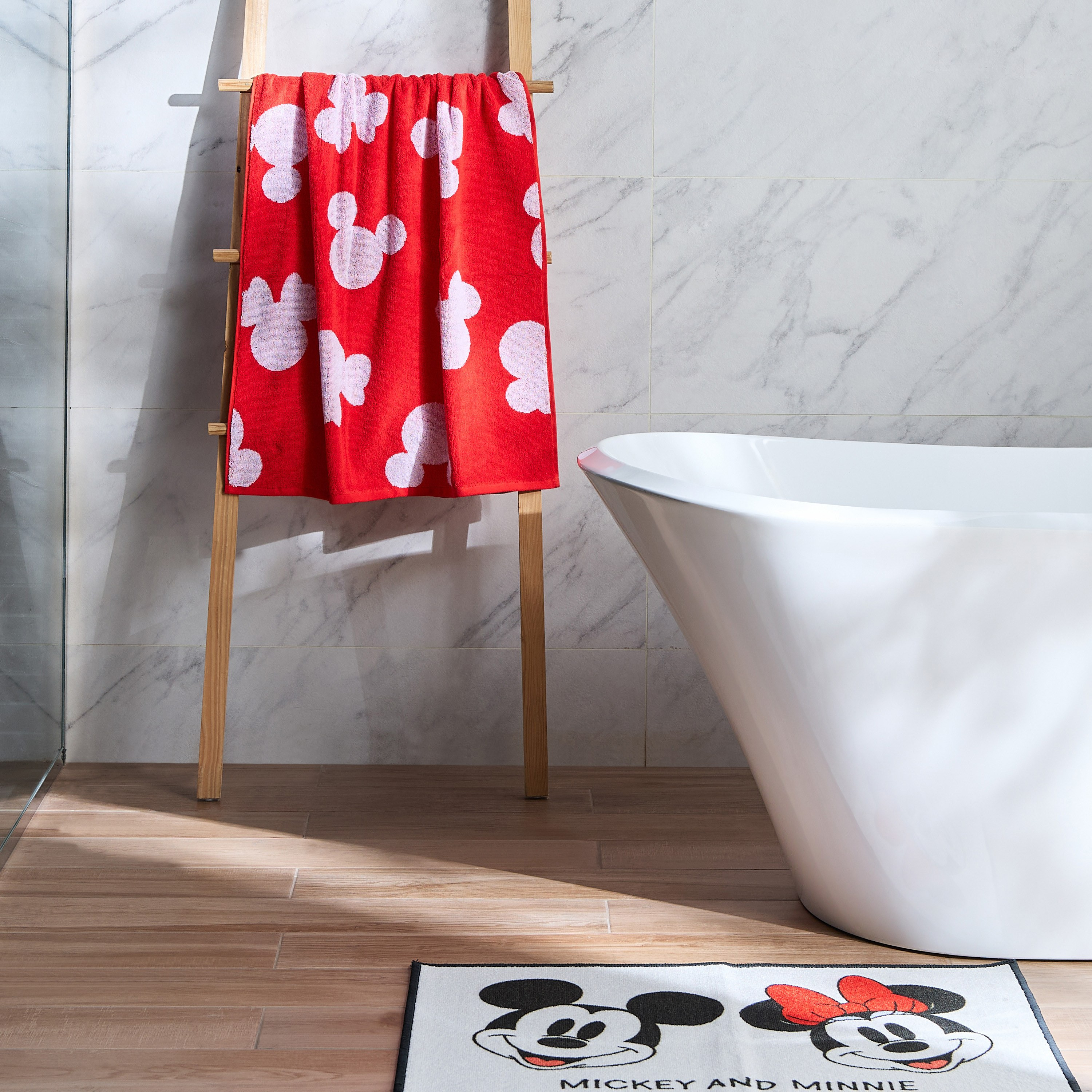 Mickey and Minnie Hub Jacquard Cotton Bath Towel - 70x140 cm-babyandkids-bathandstorage-bath-towels-image-3