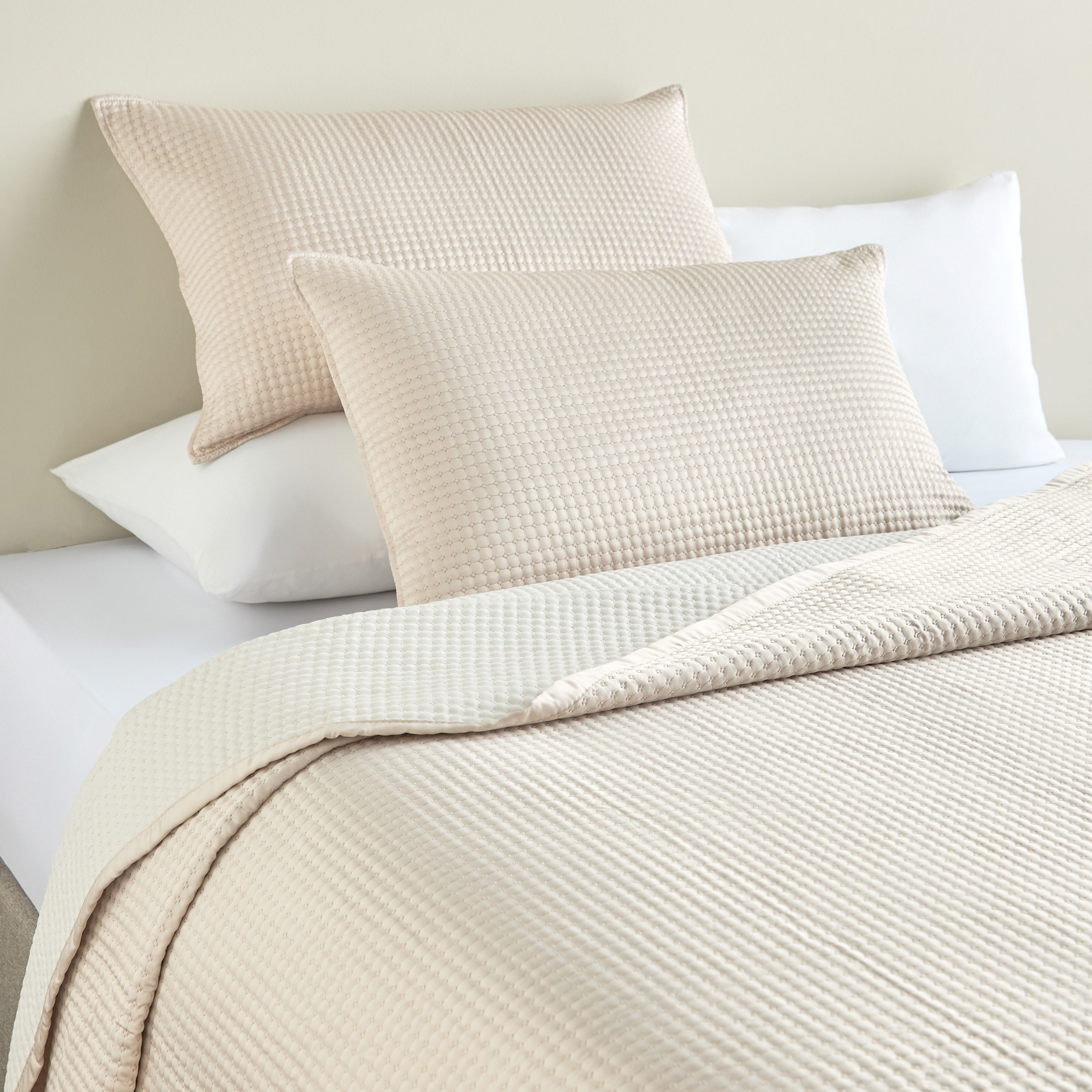 طقم مفرش سرير كينج مبطّن من القطن دوائر 3 قطع - روجو - 240×260 سم-household-bedding-comfortersandbedspreads-bedspreads-image-1