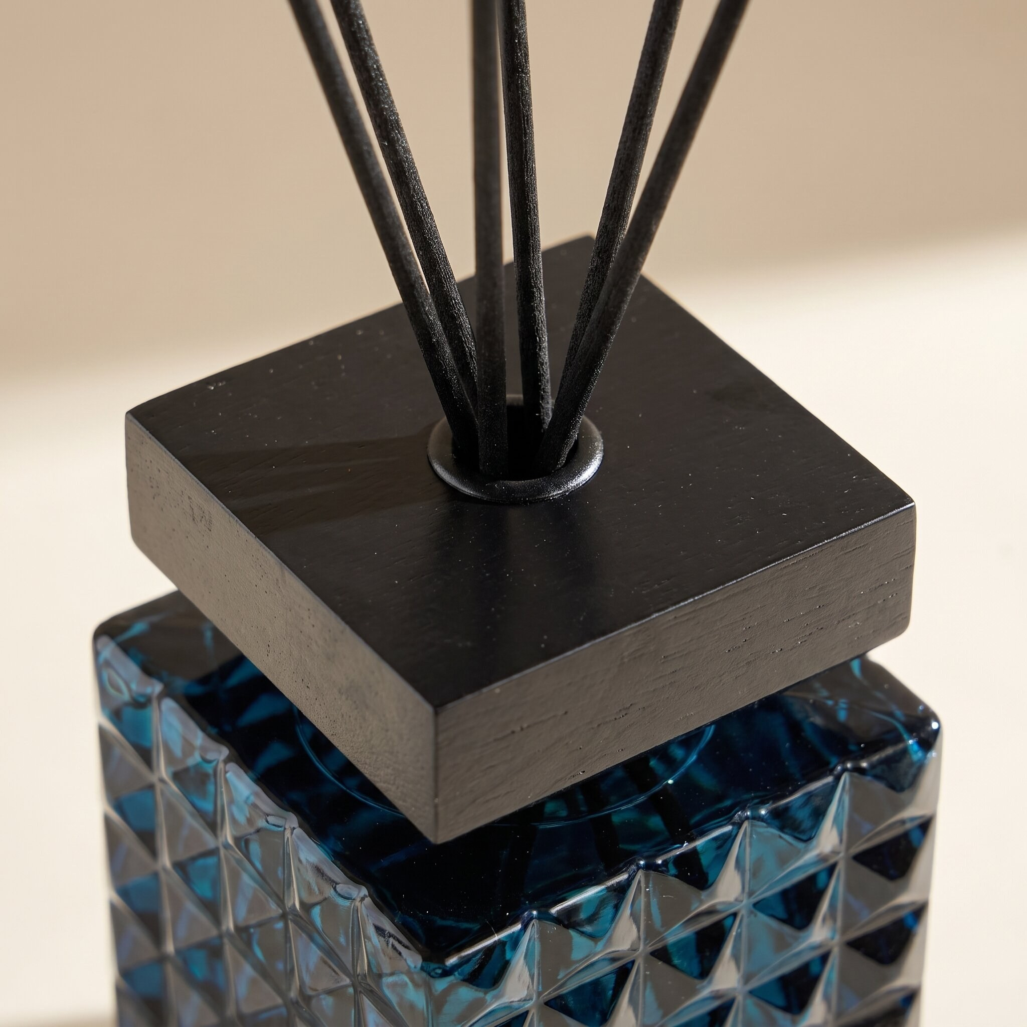 Araba Jasmine & Freesia Reed Diffuser - 1 L-household-homefragrance-reeddiffusers-image-3