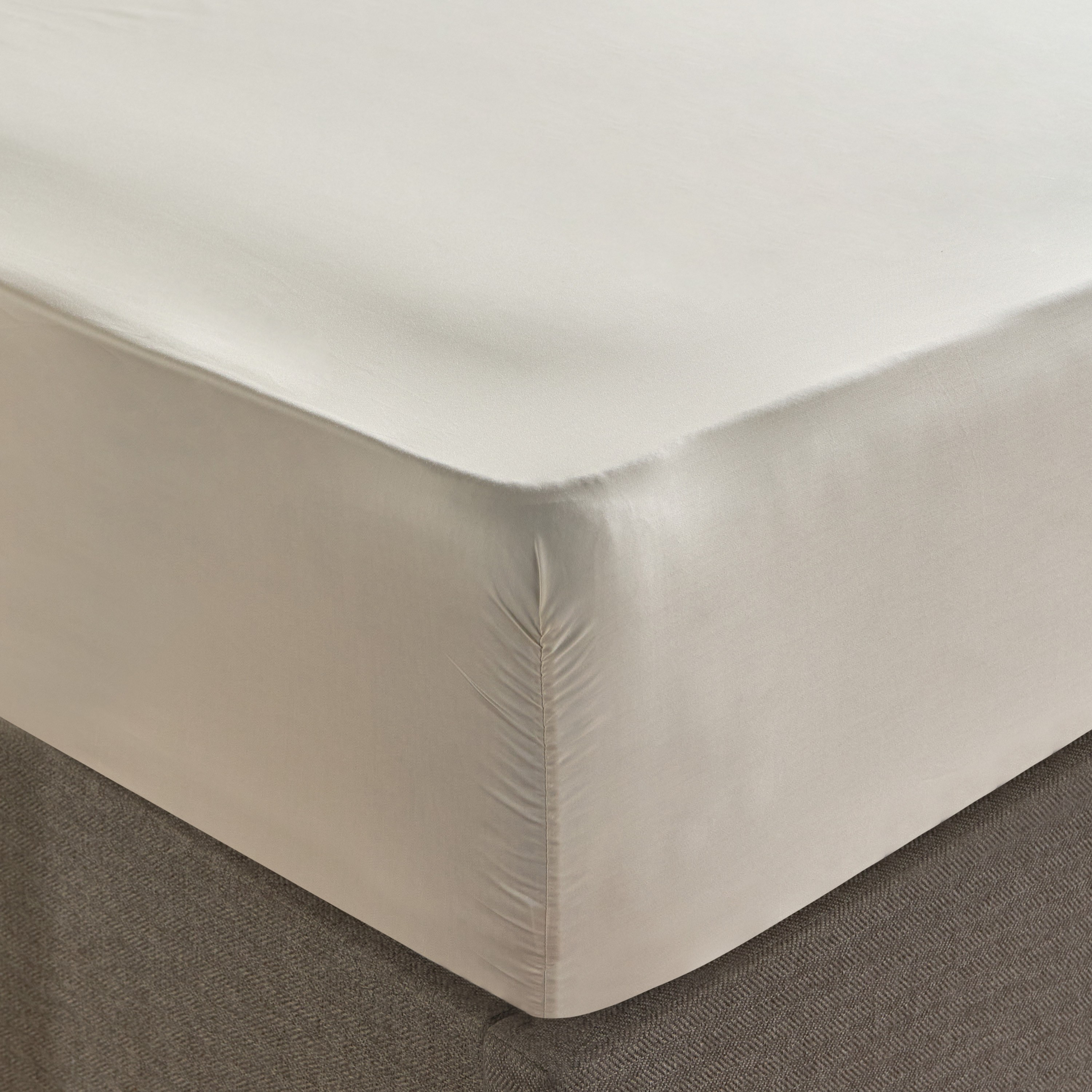 شرشف مطّاطي كوين قطن ساتان منسوج بعدد خيوط 1000خيط - إيفلور - 160×200 سم-household-bedding-sheetsandpillowcases-fittedsheets-image-1
