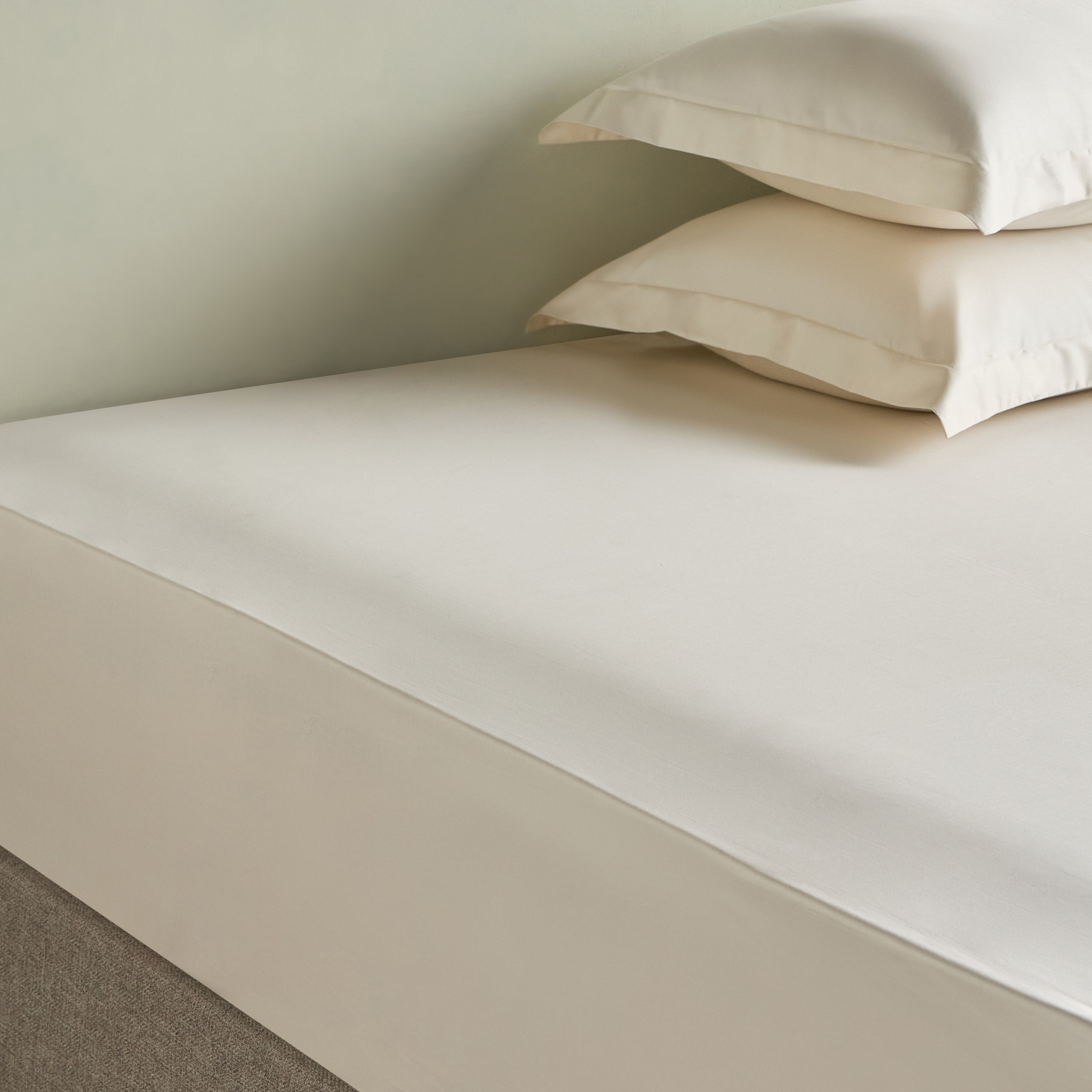 شرشف مطّاطي كوين قطن ساتان منسوج بعدد خيوط 1000خيط - إيفلور - 160×200 سم-household-bedding-sheetsandpillowcases-fittedsheets-image-3