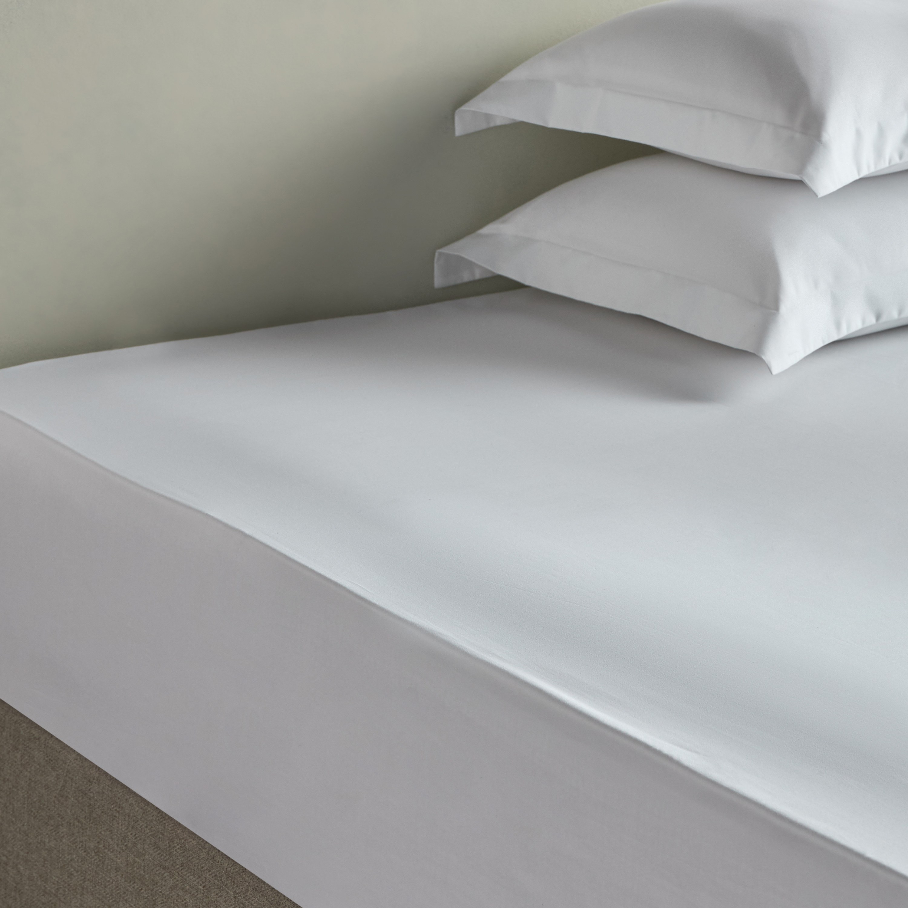 شرشف مطّاطي كوين قطن ساتان منسوج بعدد خيوط 1000خيط - إيفلور - 160×200 سم-household-bedding-sheetsandpillowcases-fittedsheets-image-3