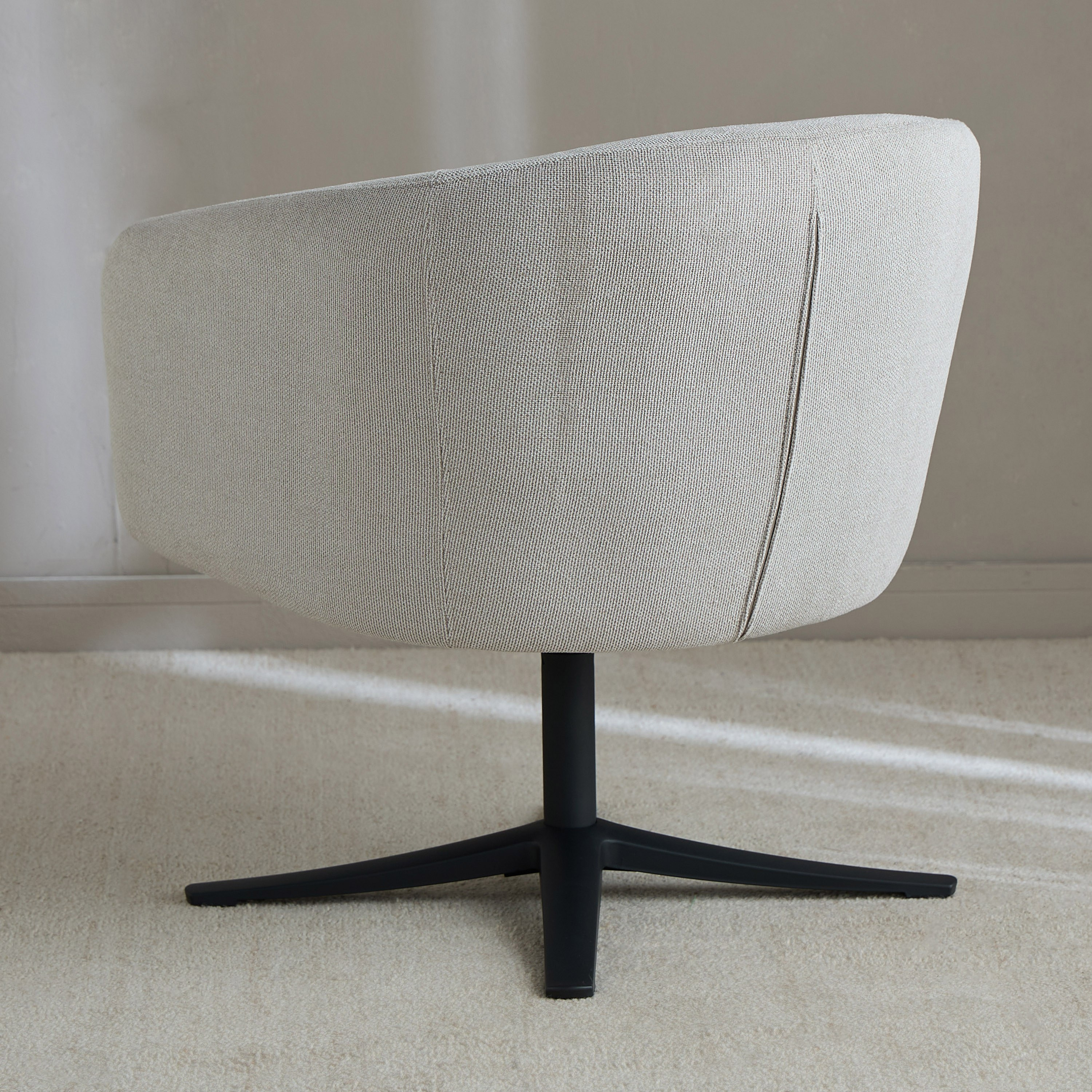 كرسي قماش دوّار بمساند ذراعين - ألما-furniture-sofaandseating-armchairs-image-3