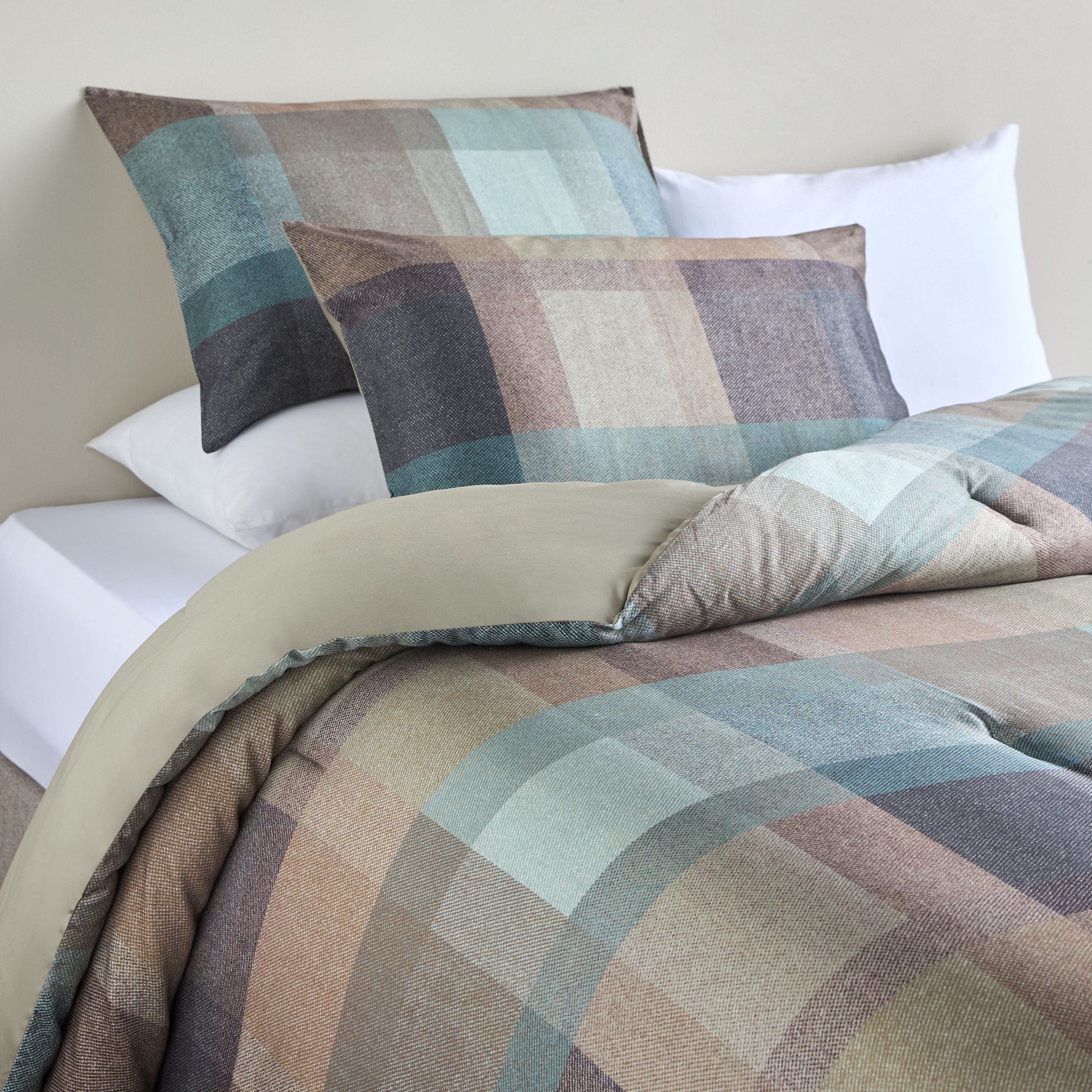 Lodge Checked 3-Piece Super King Comforter Set - 240x260 cm-household-bedding-comfortersandbedspreads-comforters-image-1
