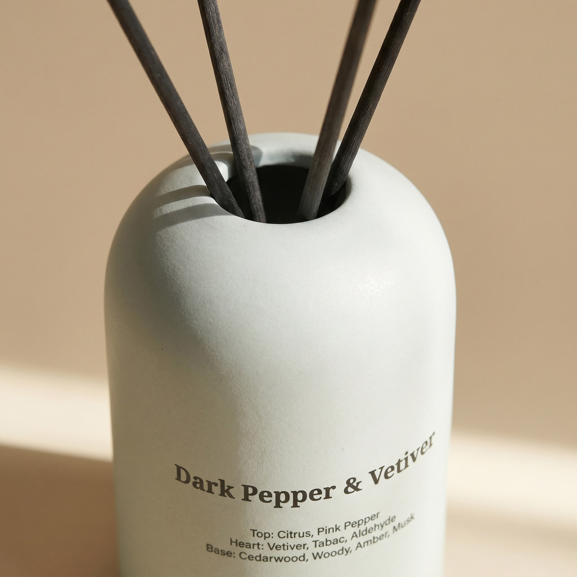 Lumen Dark Pepper and Vetiver Ceramic Reed Diffuser - 150 ml-household-homefragrance-reeddiffusers-image-3