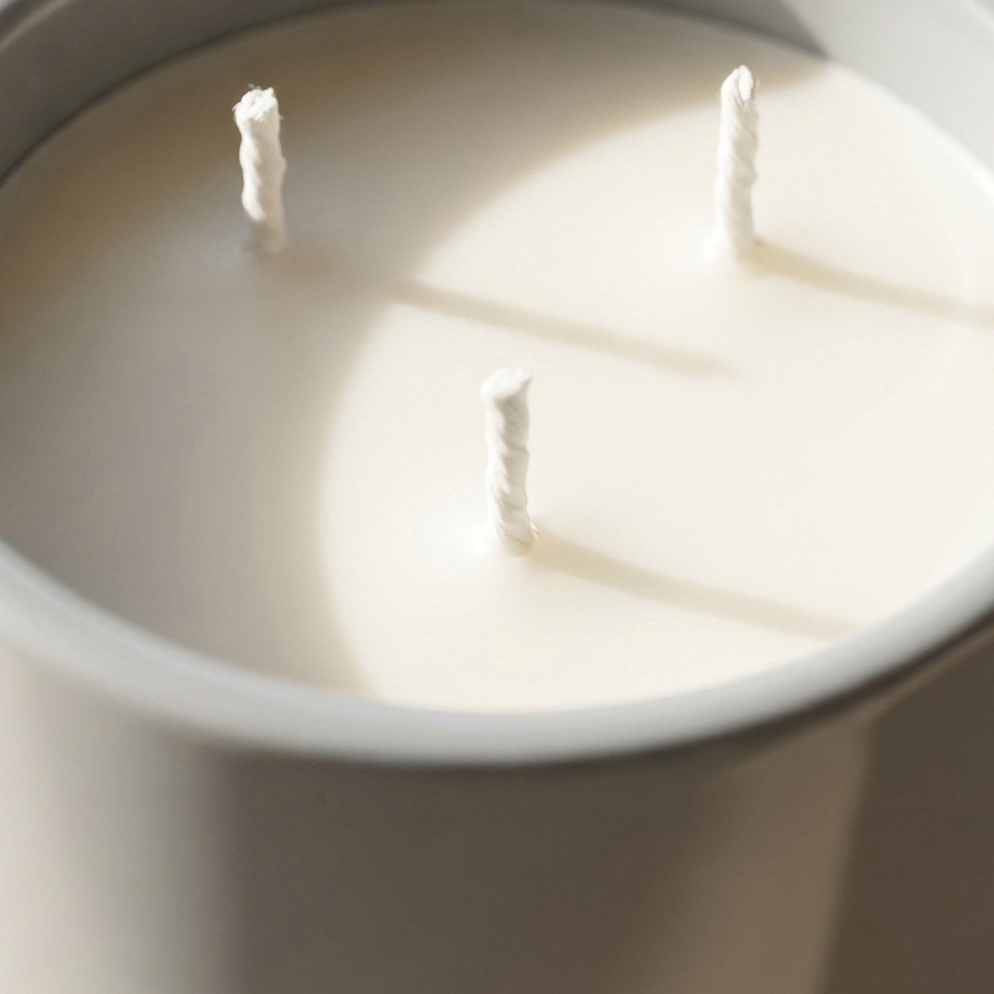 جرة شموع معطرة بـ3 فتائل برائحة الفلفل الأسود والفيتيفر - لومين - 20 ساعة-household-homefragrance-candles-image-2