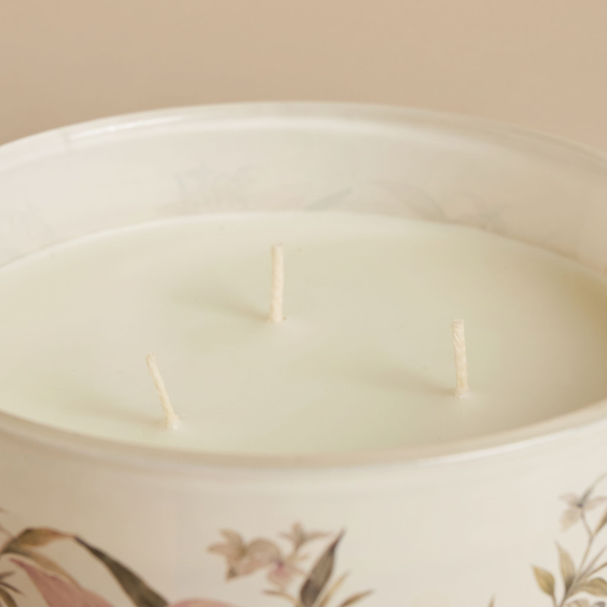 شمعة عطرية ببرطمان برائحة ماغنوليا أمبر - ريفيري - 70 ساعة-household-homefragrance-candles-image-4