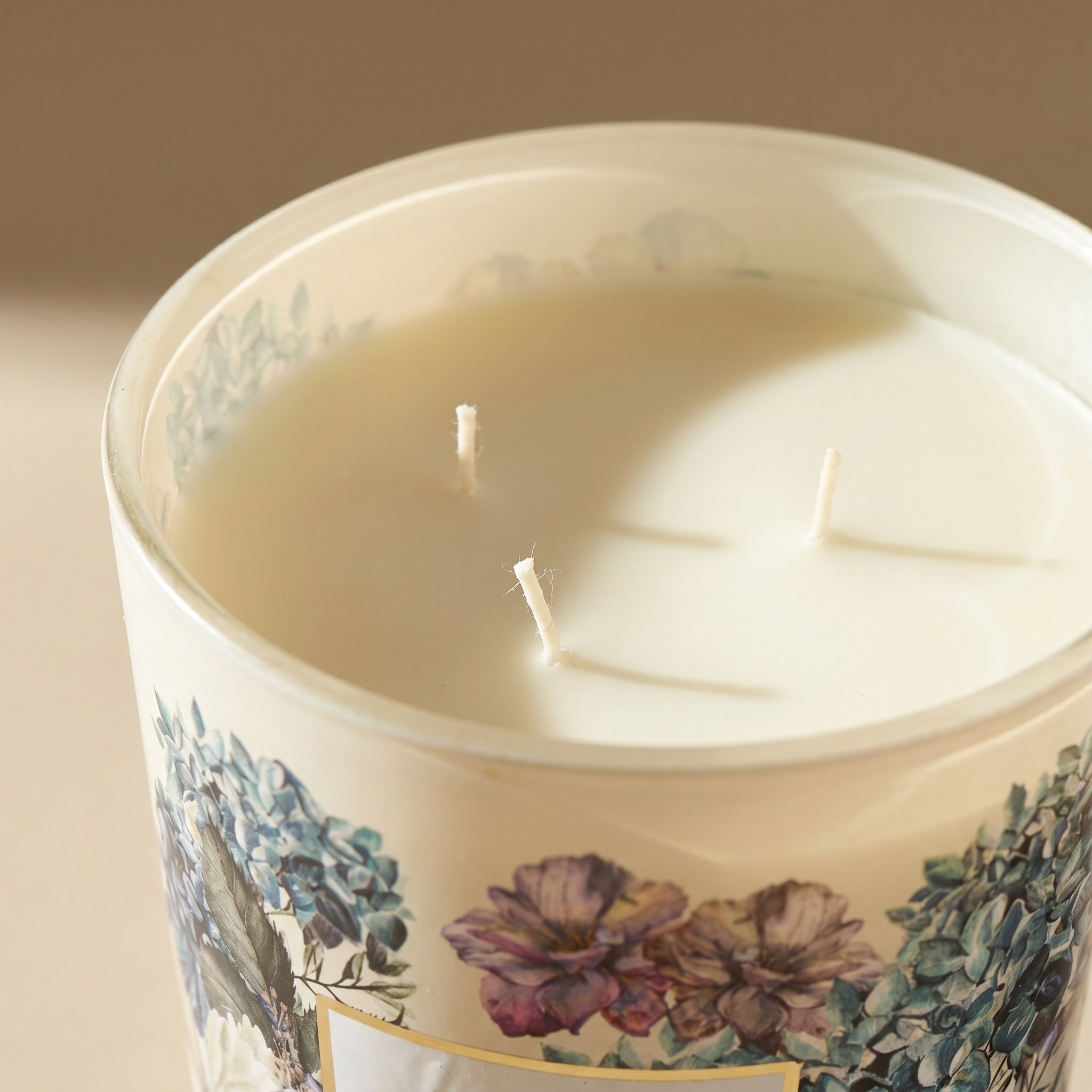 شمعة معطرة برائحة المسك البنفسجي من ريفيري - 70 ساعة-household-homefragrance-candles-image-4