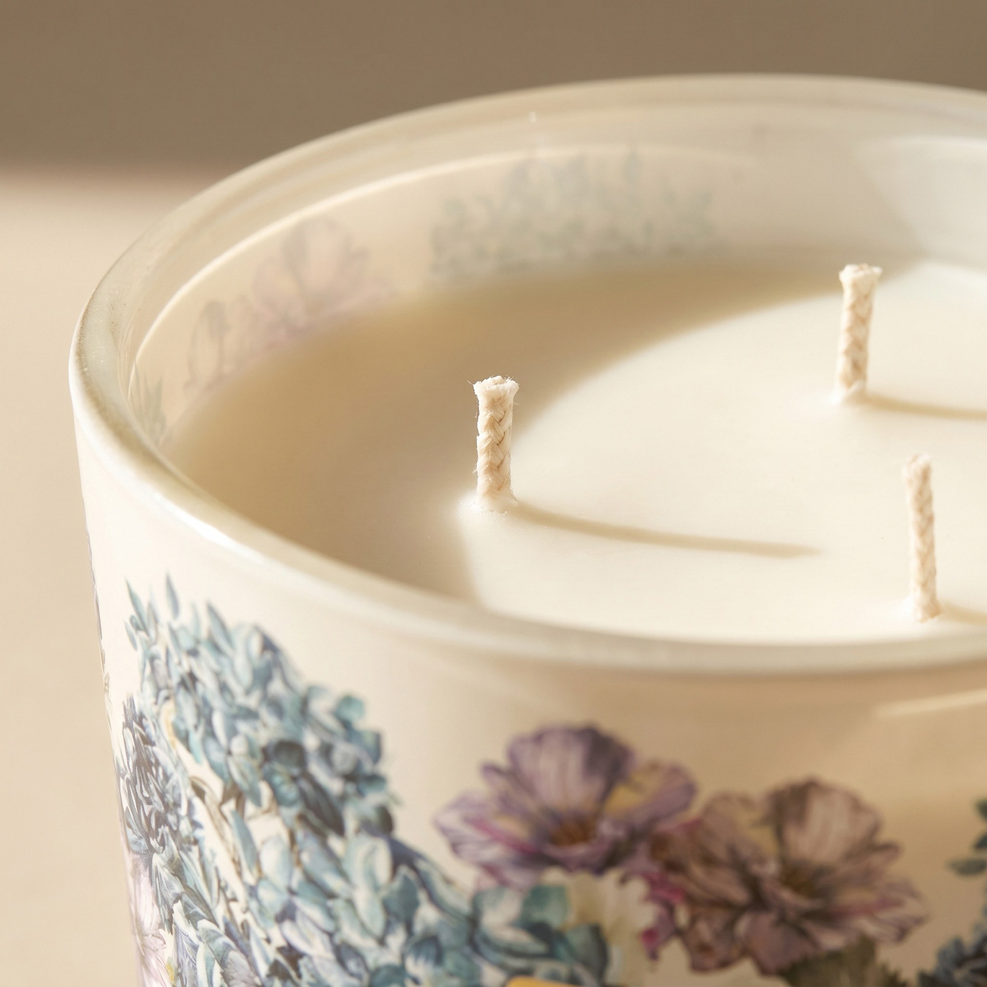 شمعة معطرة برائحة المسك البنفسجي بثلاث فتائل - ريفيري - 50 ساعة-household-homefragrance-candles-image-4