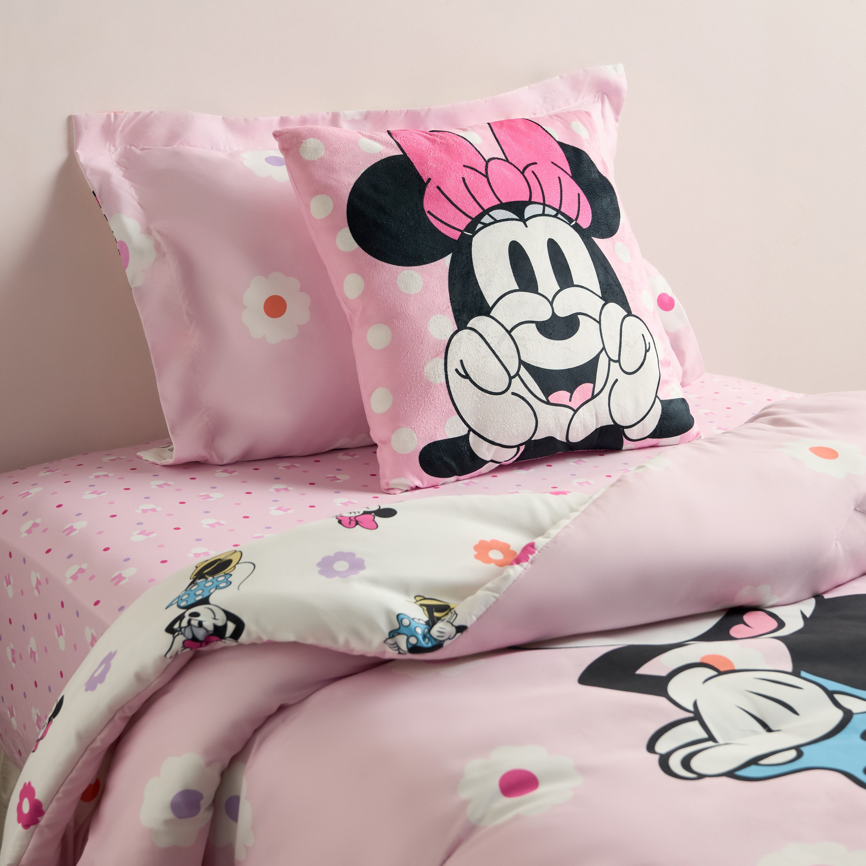 Minnie Fun Time 4-Piece Full Comforter and Sheet Set - 160x220 cm-kids-beddingandwindows-bedding-comforters-image-1