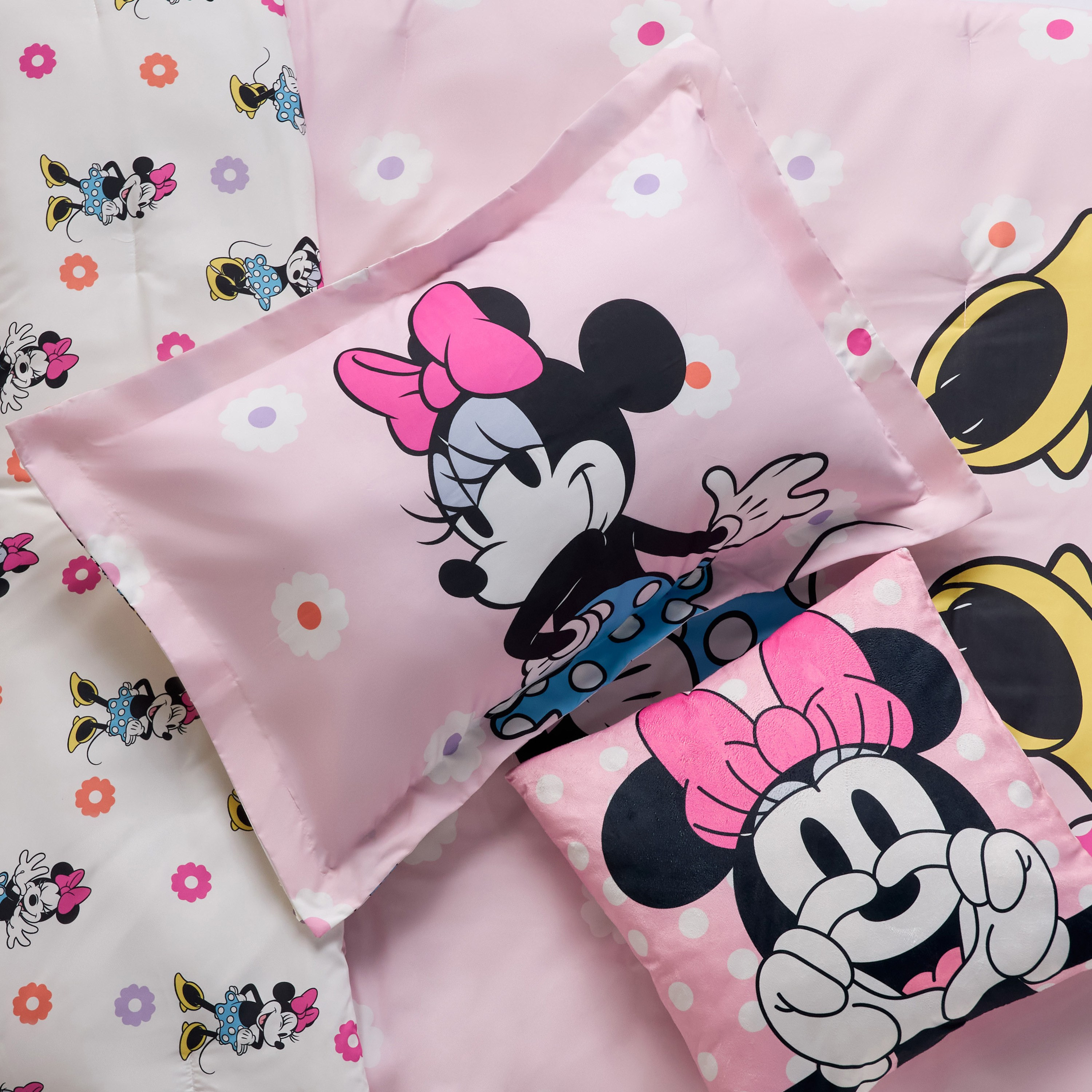 Minnie Fun Time 4-Piece Full Comforter and Sheet Set - 160x220 cm-kids-beddingandwindows-bedding-comforters-image-3