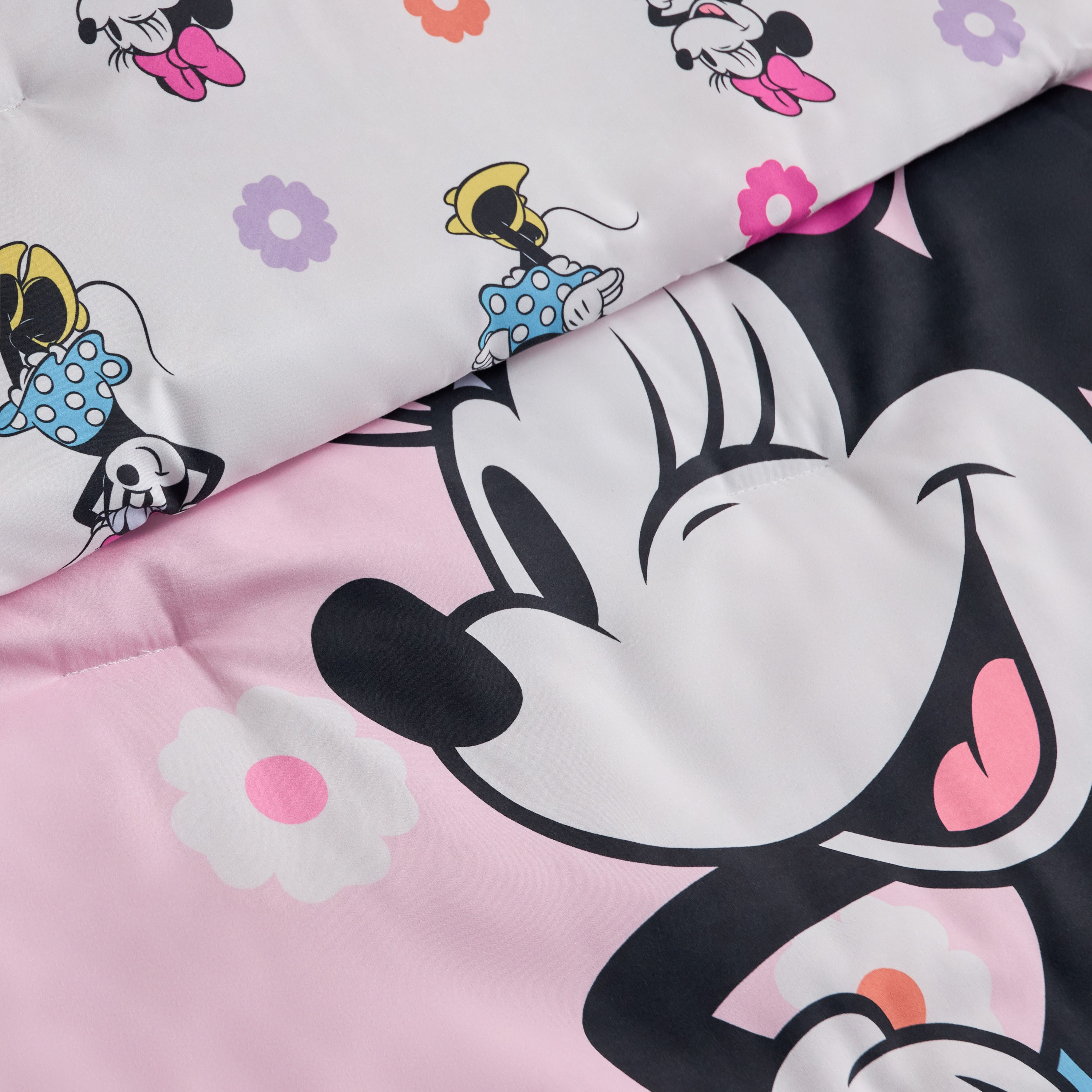Minnie Fun Time 4-Piece Full Comforter and Sheet Set - 160x220 cm-kids-beddingandwindows-bedding-comforters-image-4