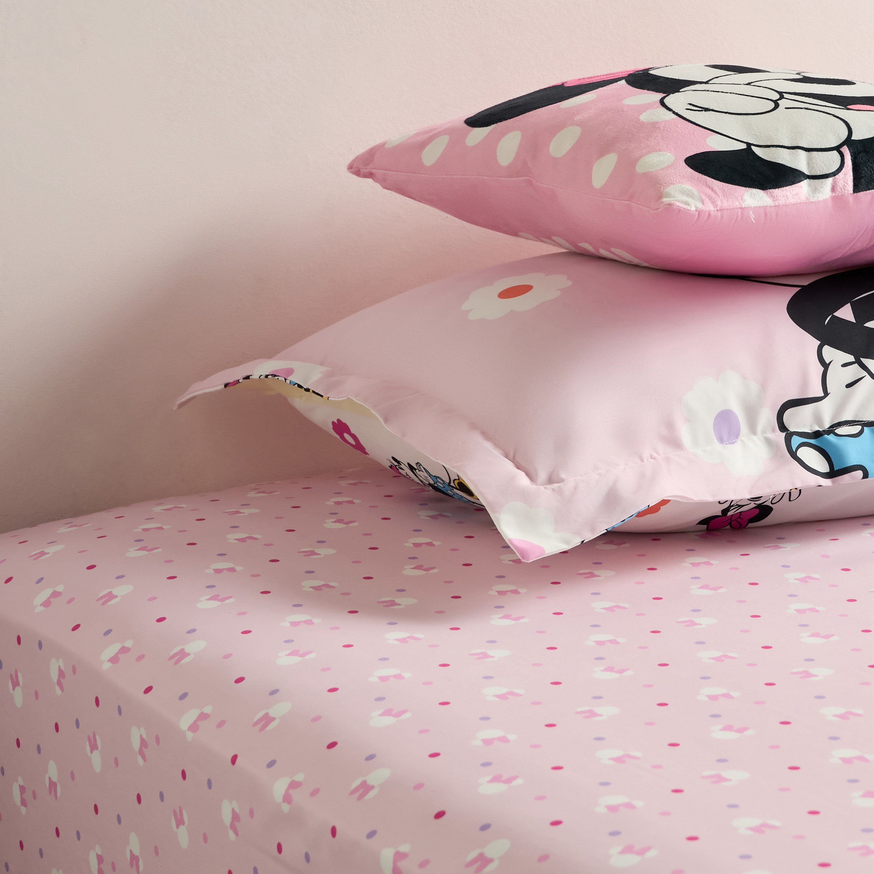 Minnie Fun Time 4-Piece Full Comforter and Sheet Set - 160x220 cm-kids-beddingandwindows-bedding-comforters-image-5