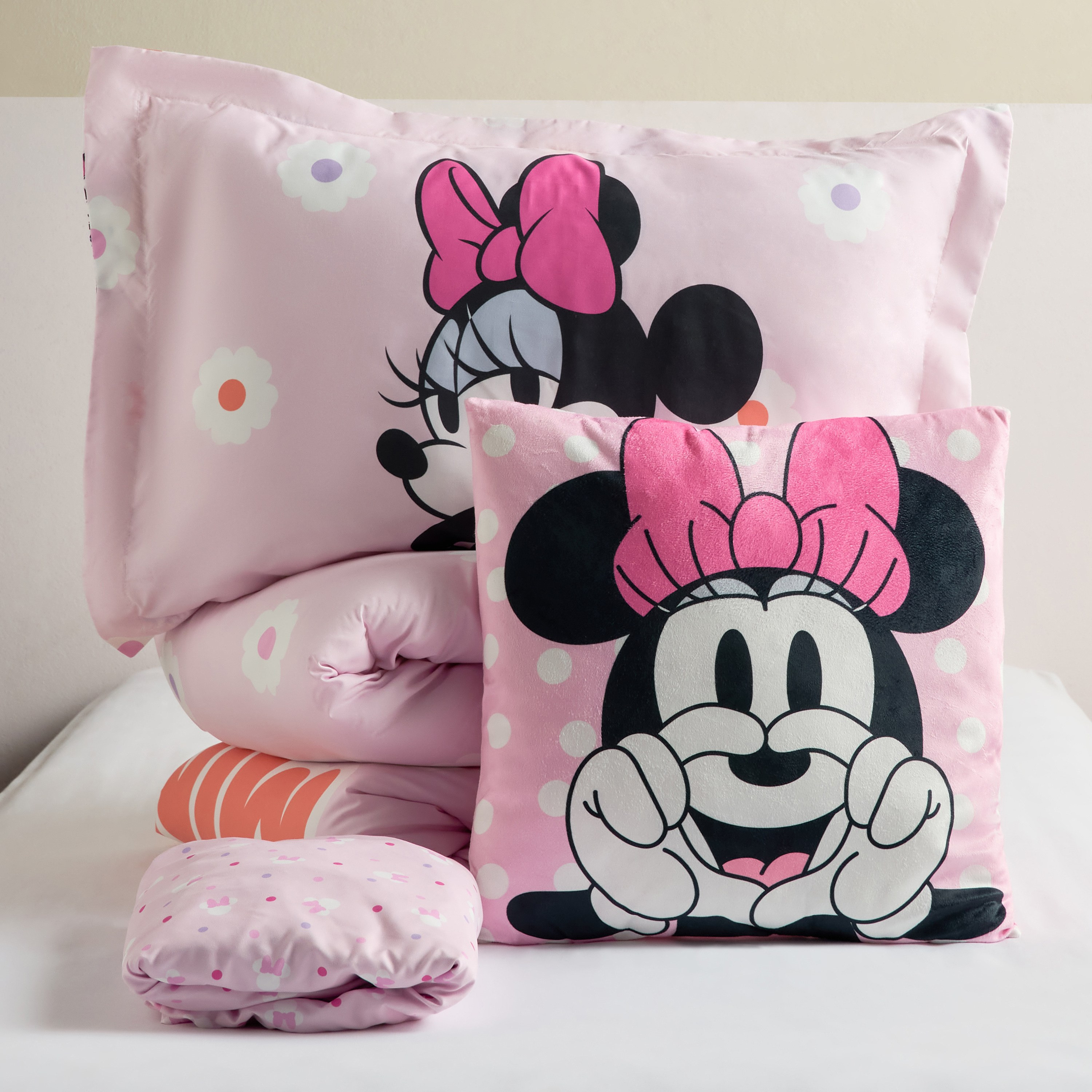Minnie Fun Time 4-Piece Full Comforter and Sheet Set - 160x220 cm-kids-beddingandwindows-bedding-comforters-image-7