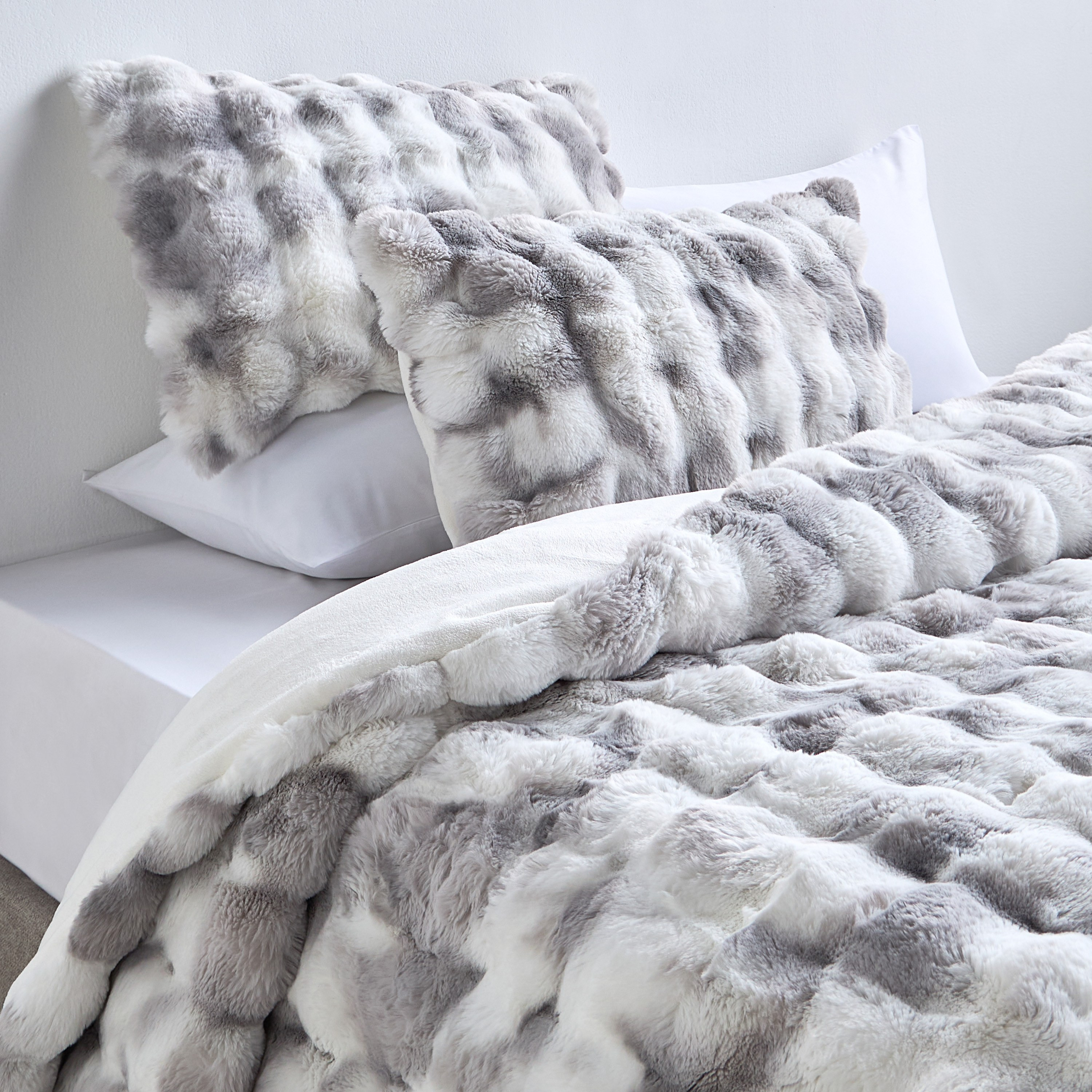 Diane Flannel 3-Piece Queen Comforter Set - 200x240 cm-household-bedding-comfortersandbedspreads-comforters-image-1