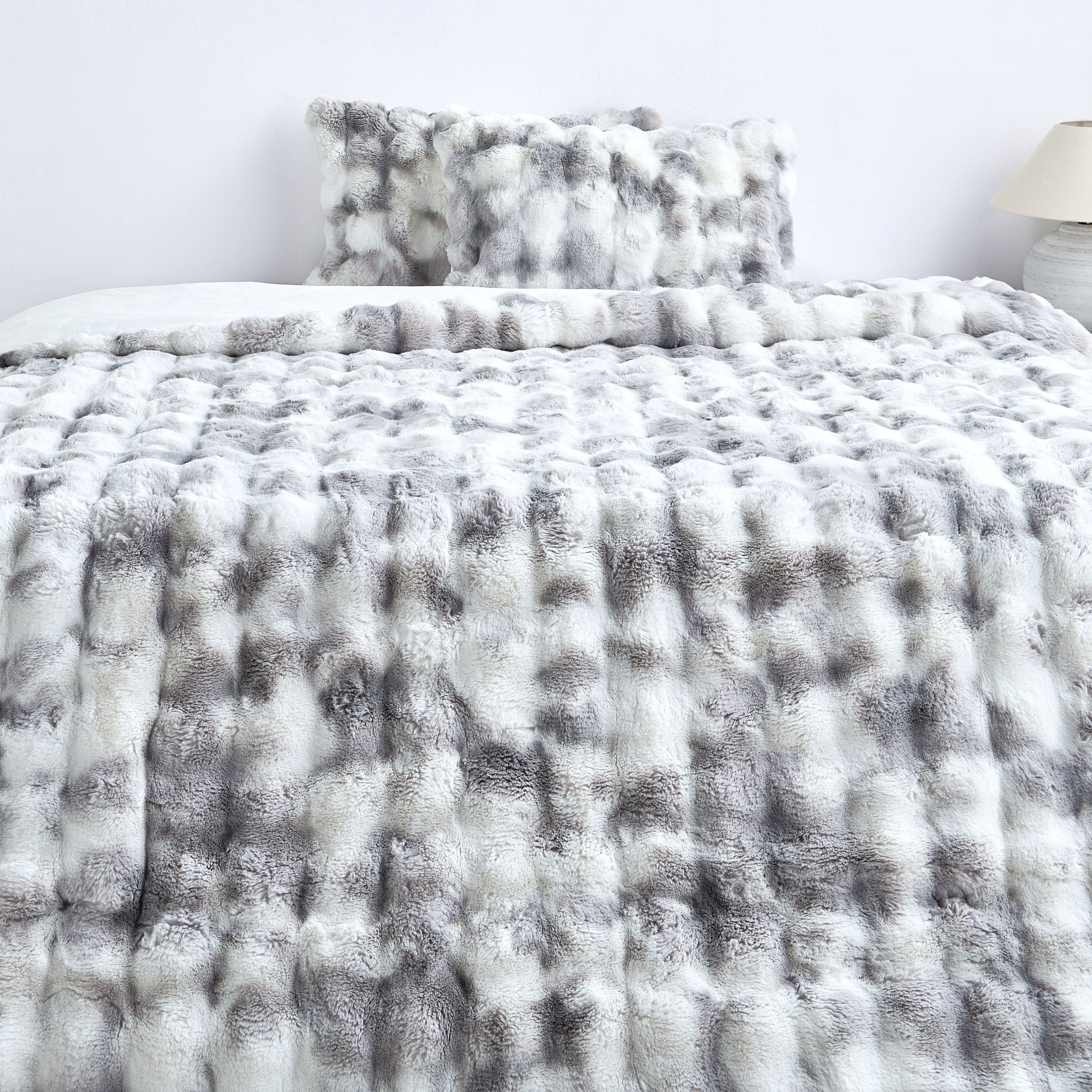 Diane Flannel 3-Piece Queen Comforter Set - 200x240 cm-household-bedding-comfortersandbedspreads-comforters-image-2
