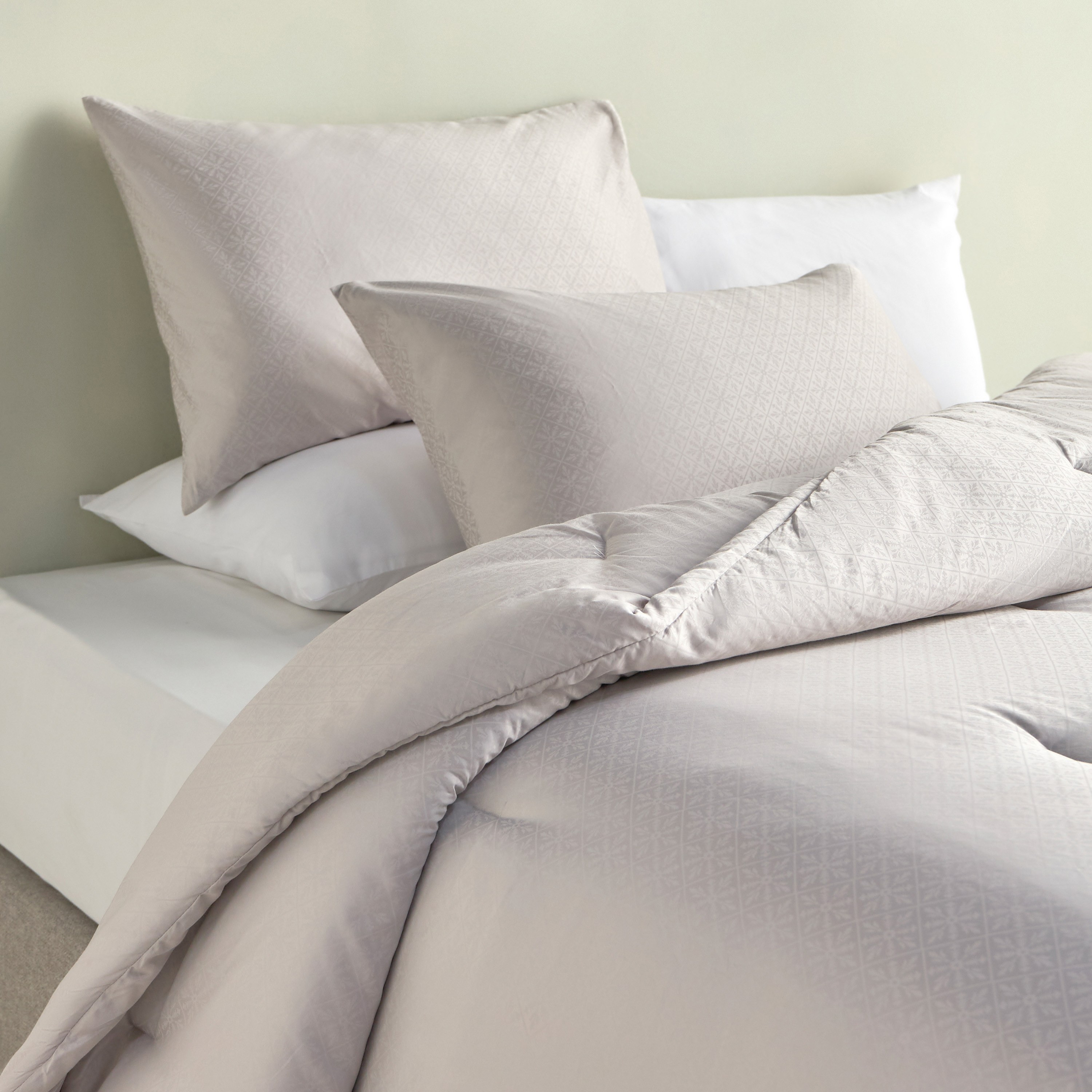 طقم غطاء لحاف كوين 3 قطع من القطن المصري 400 خيط - أفيرا - 200×240 سم-household-bedding-comfortersandbedspreads-comforters-image-1
