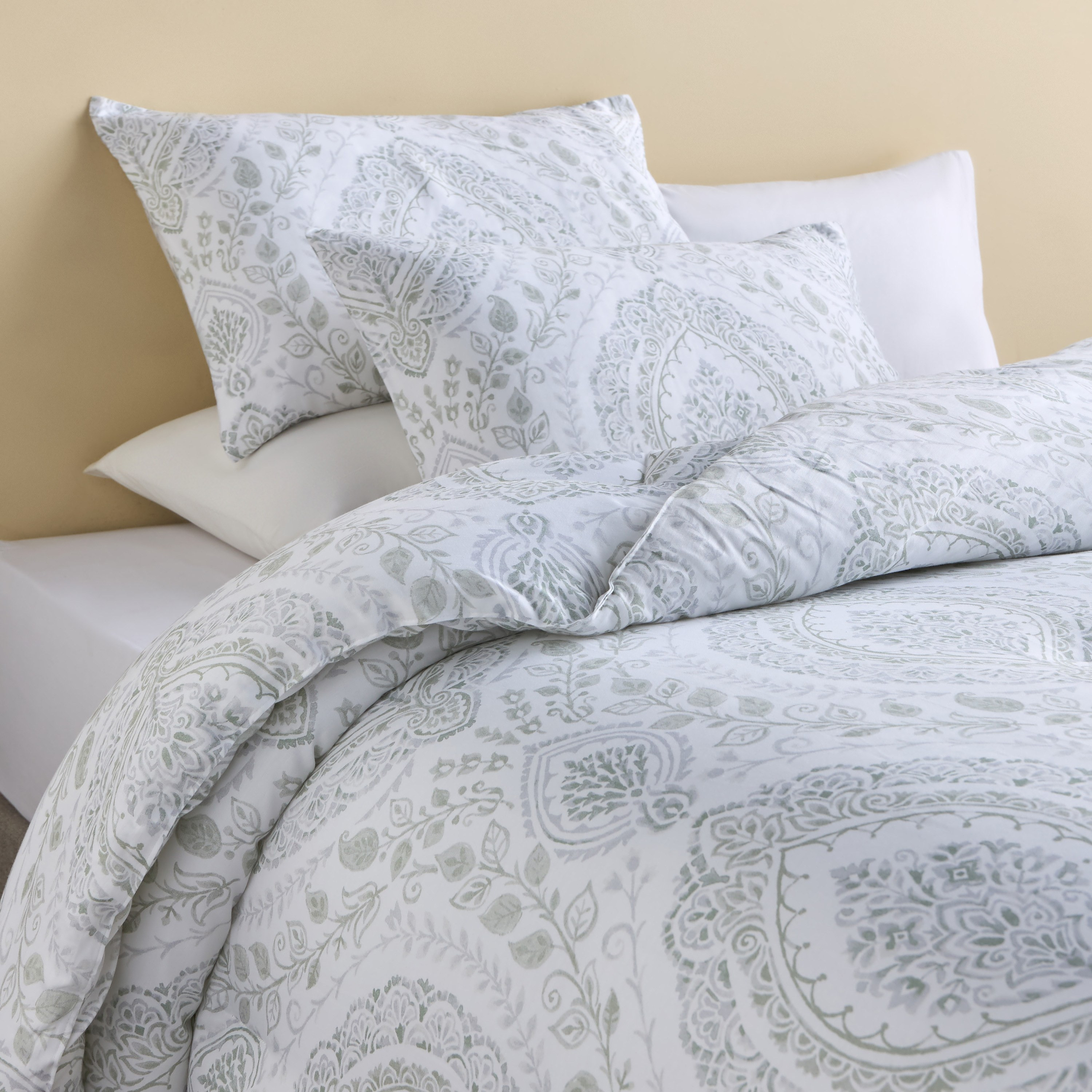 طقم لحاف قطن سوبر كينج بطبعات زهرية من 3 قطع - شيترا - 240x260 سم-household-bedding-comfortersandbedspreads-comforters-image-1