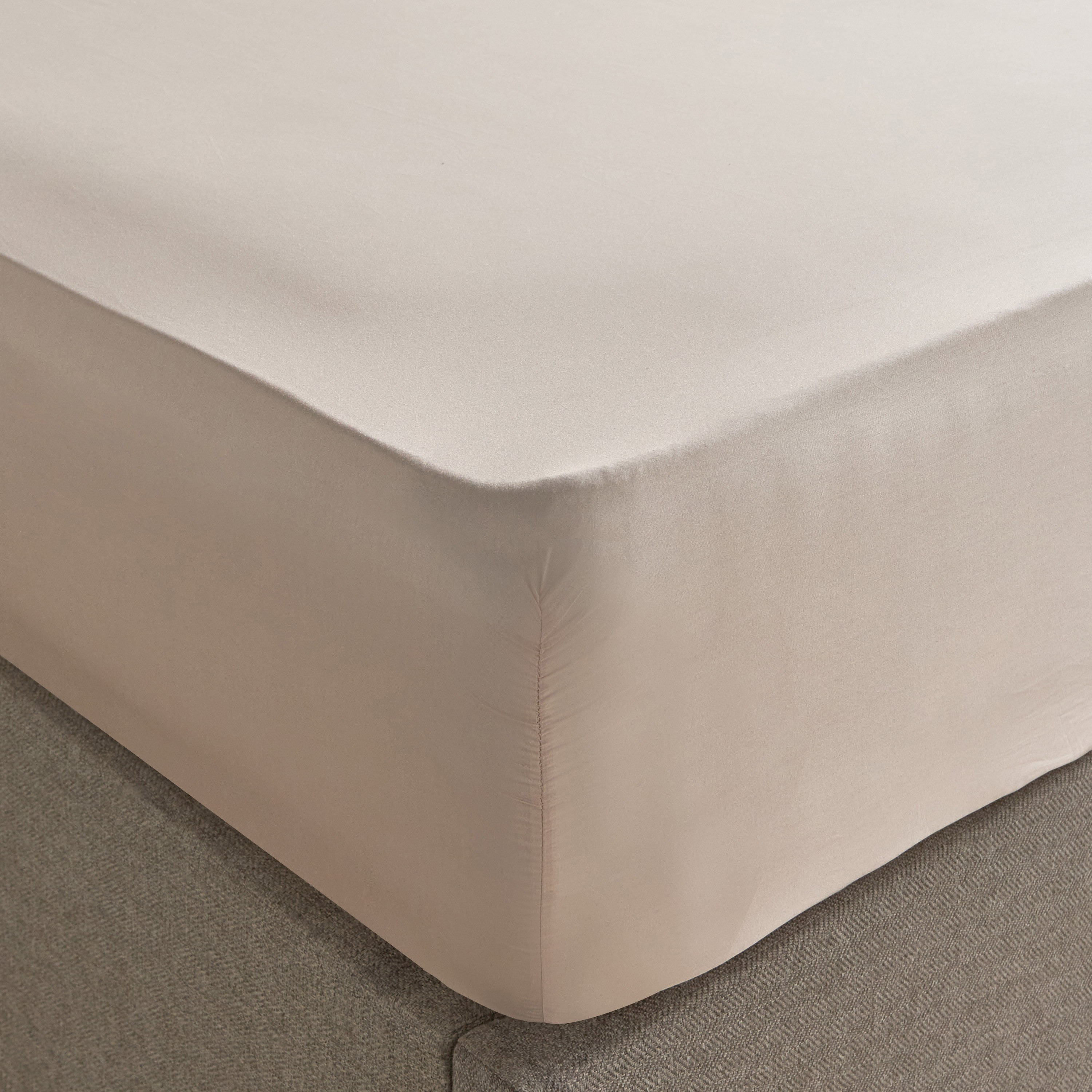 شرشف مطاطي مقاس كامل قطن مصري بعدد 400 خيط - أفيرا - 120x200 سم-household-bedding-sheetsandpillowcases-fittedsheets-image-1